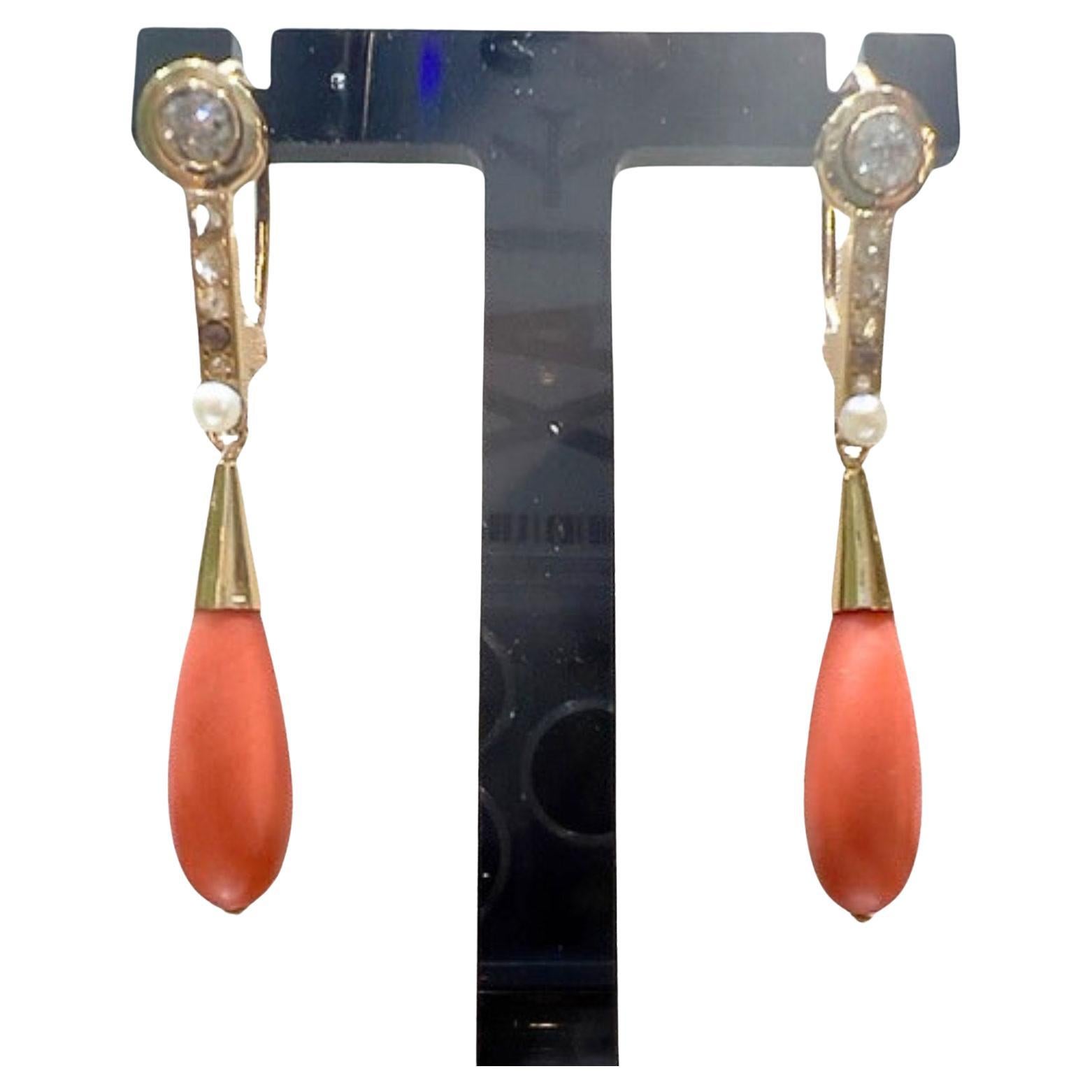 These Art Deco-style earrings from the 1930-1935 period are crafted in 18K gold and feature Diamonds, a pearl, and coral. 
They have a weight of 7.38 grams and measure 4.7 cm in length. 
The Diamonds are rose-cut and antique-cut, totaling 0.80