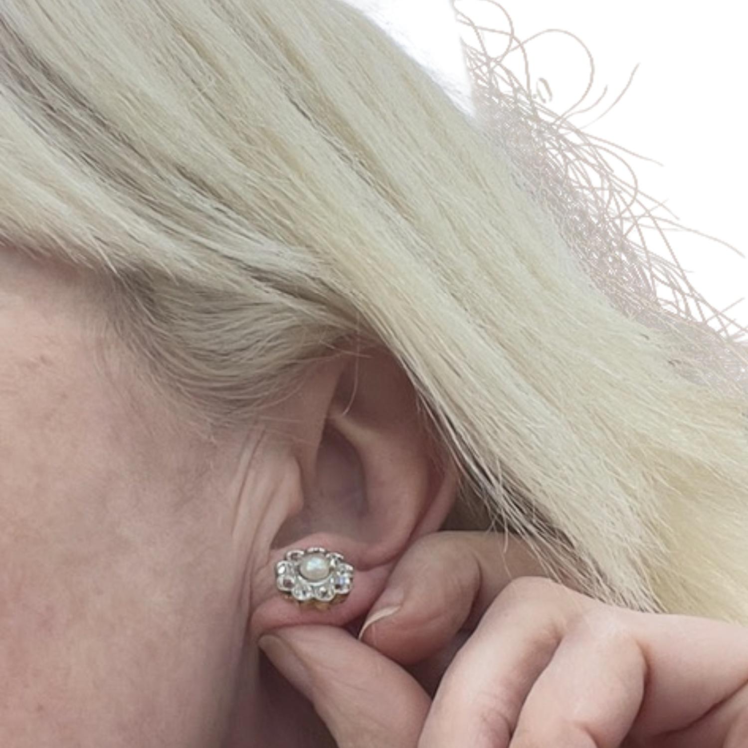 Taglio brillante Orecchini Art Deco 1930-1935 con diamanti 1,44 ct e perle in oro 18k e platino in vendita