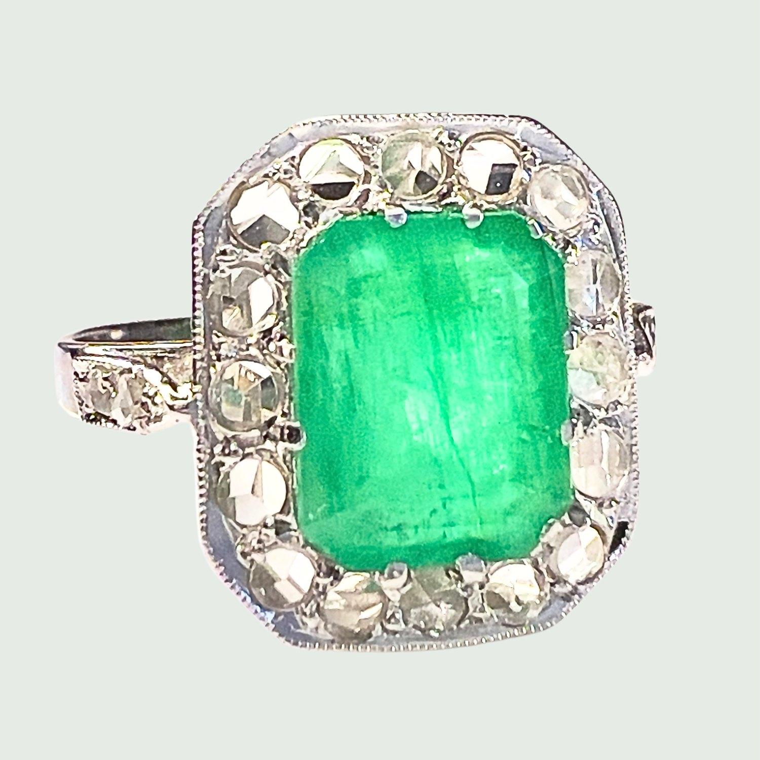 Art Deco 1930-1935 Diamonds and Emerald white Gold Ring For Sale 1
