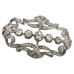 Art Deco 1930-1935 with 10.64 ct Diamonds 18k Gold Brooch
