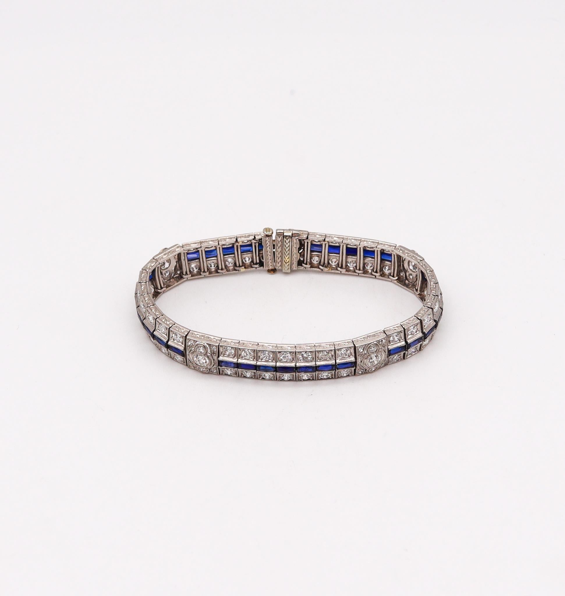 Brilliant Cut Art Deco 1930 Bracelet in Platinum with 12.33 Ctw in Diamonds and Sapphires For Sale