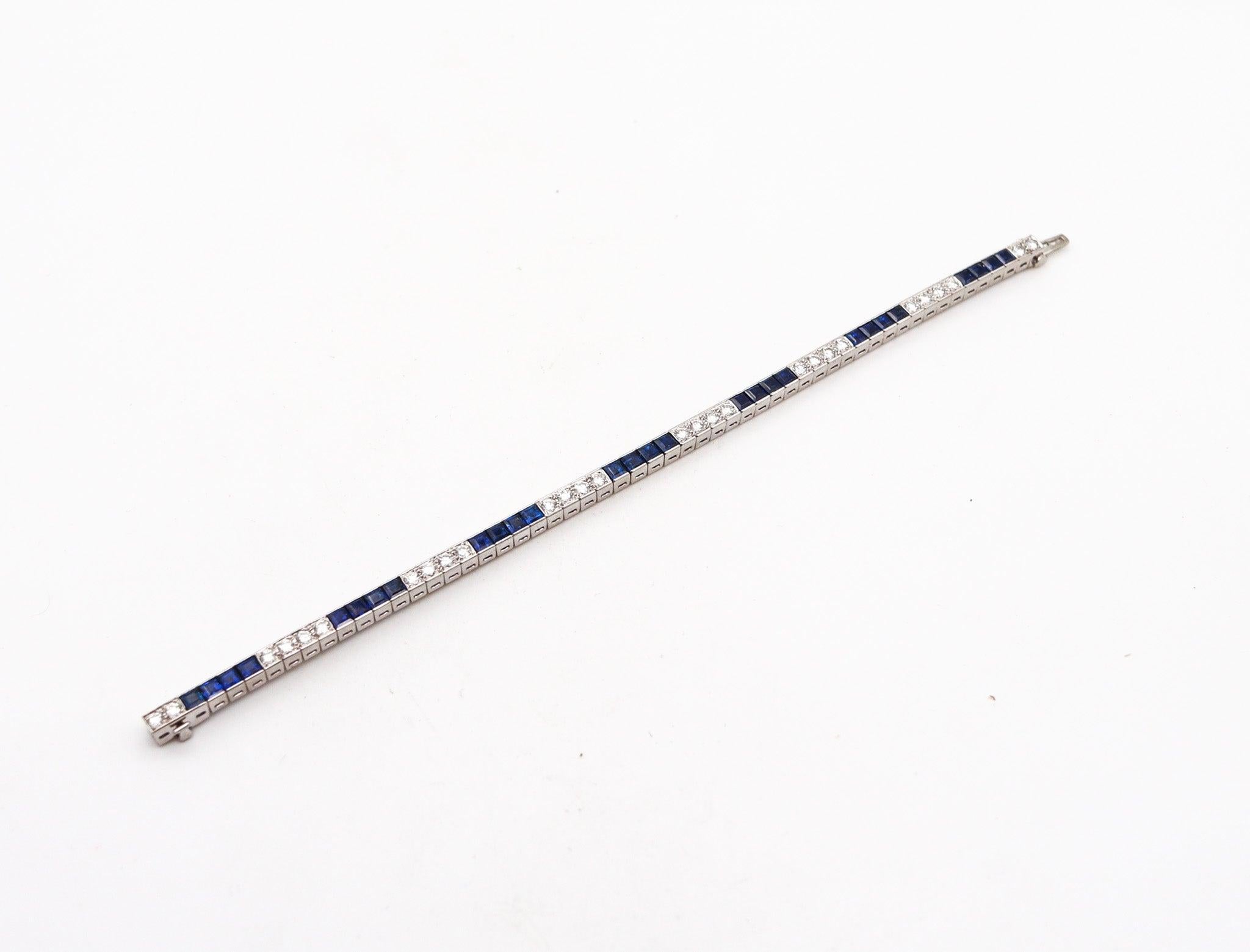 ART DECO 1930 Pulsera de platino con 8,68 quilates de diamantes y zafiros en Excelente Estado en Miami, FL