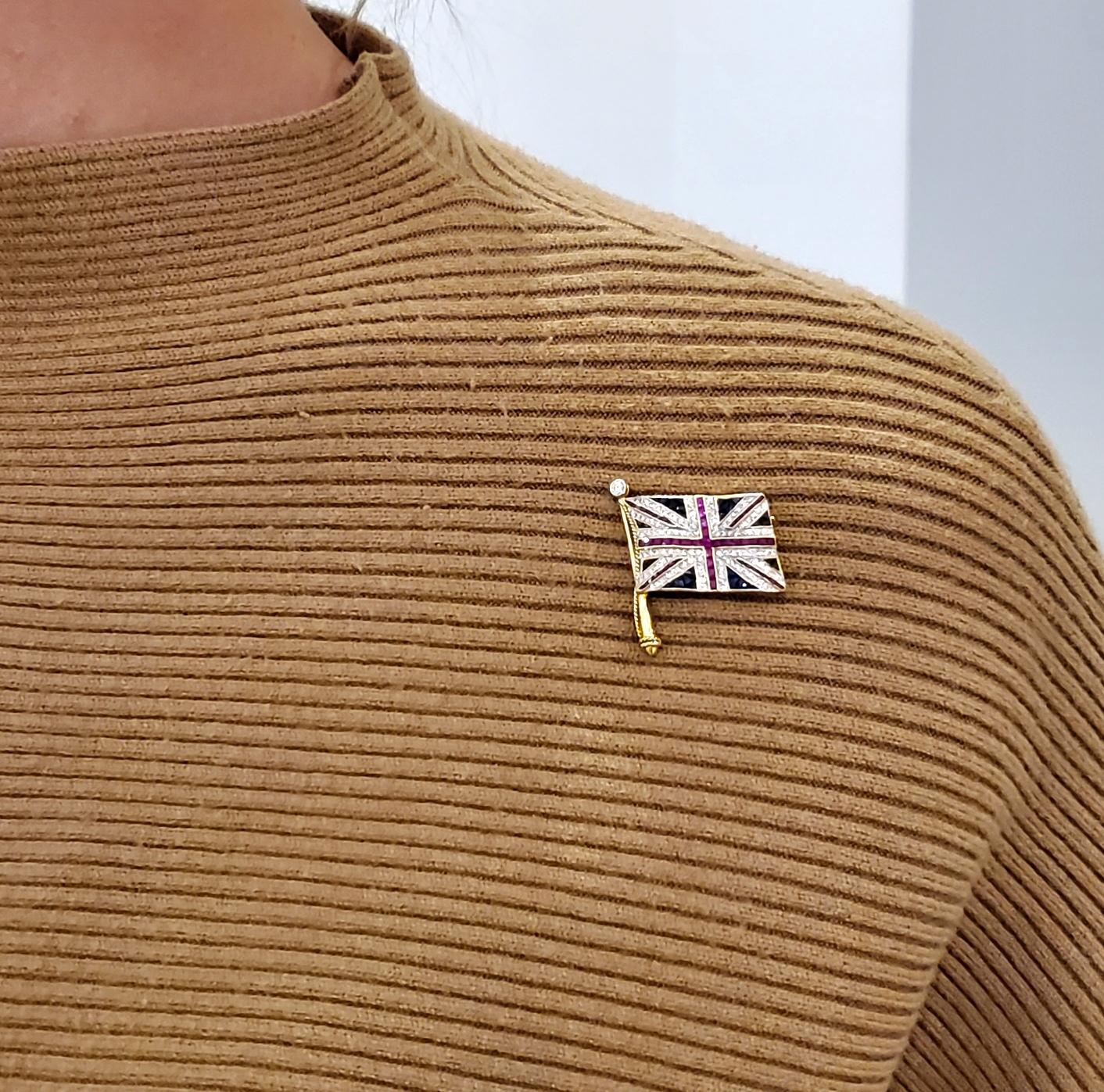Art deco British flag convertible pendant brooch.

Magnificent piece created in London England during the art deco period, back in the 1930. This gorgeous convertible pendant and brooch, has been carefully crafted in the shape of the United Kingdom