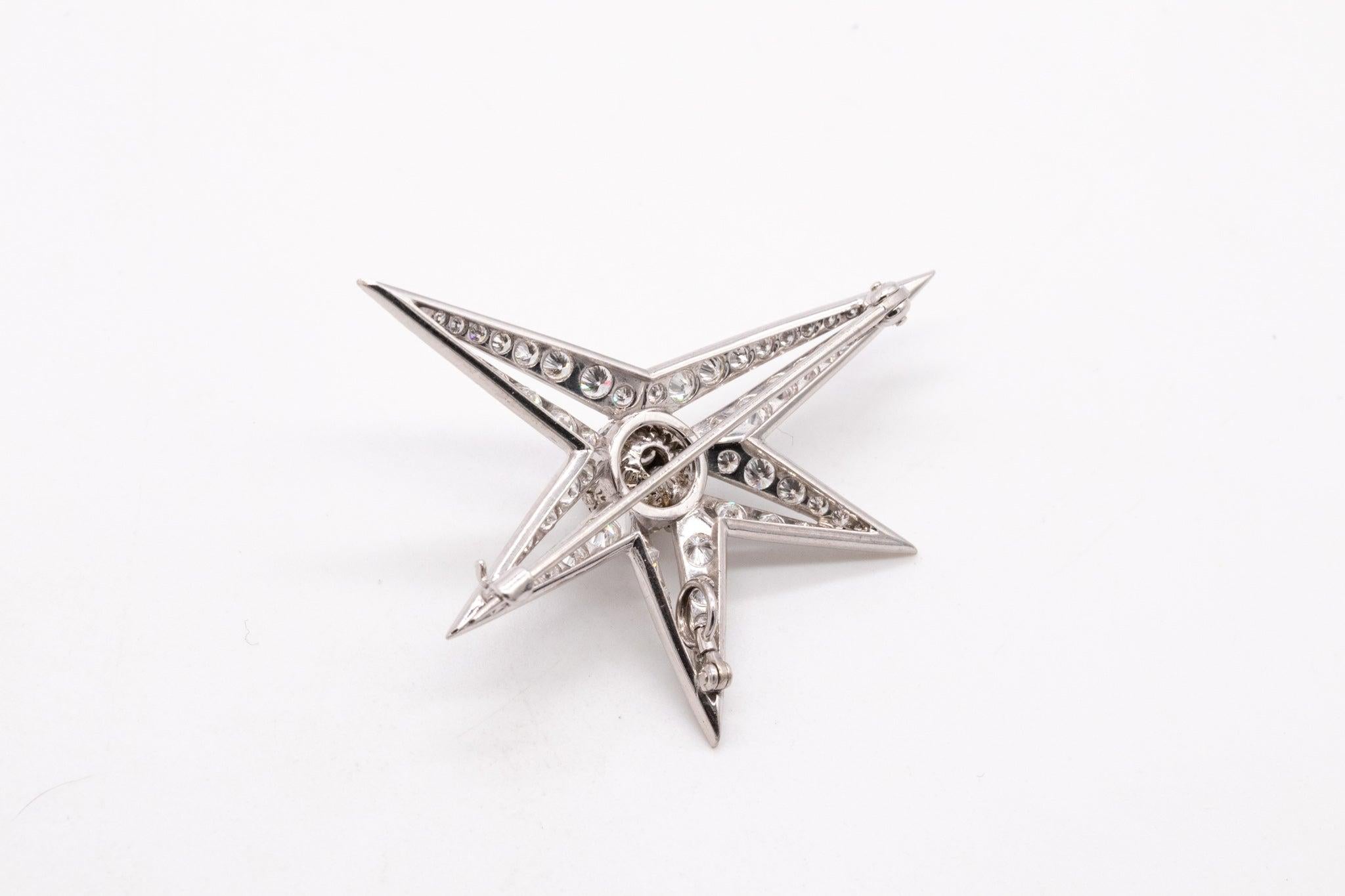 ART DECO 1930 Celestial Star Pendant Brooch In Platinum With 3.76 Ctw Diamonds In Excellent Condition For Sale In Miami, FL