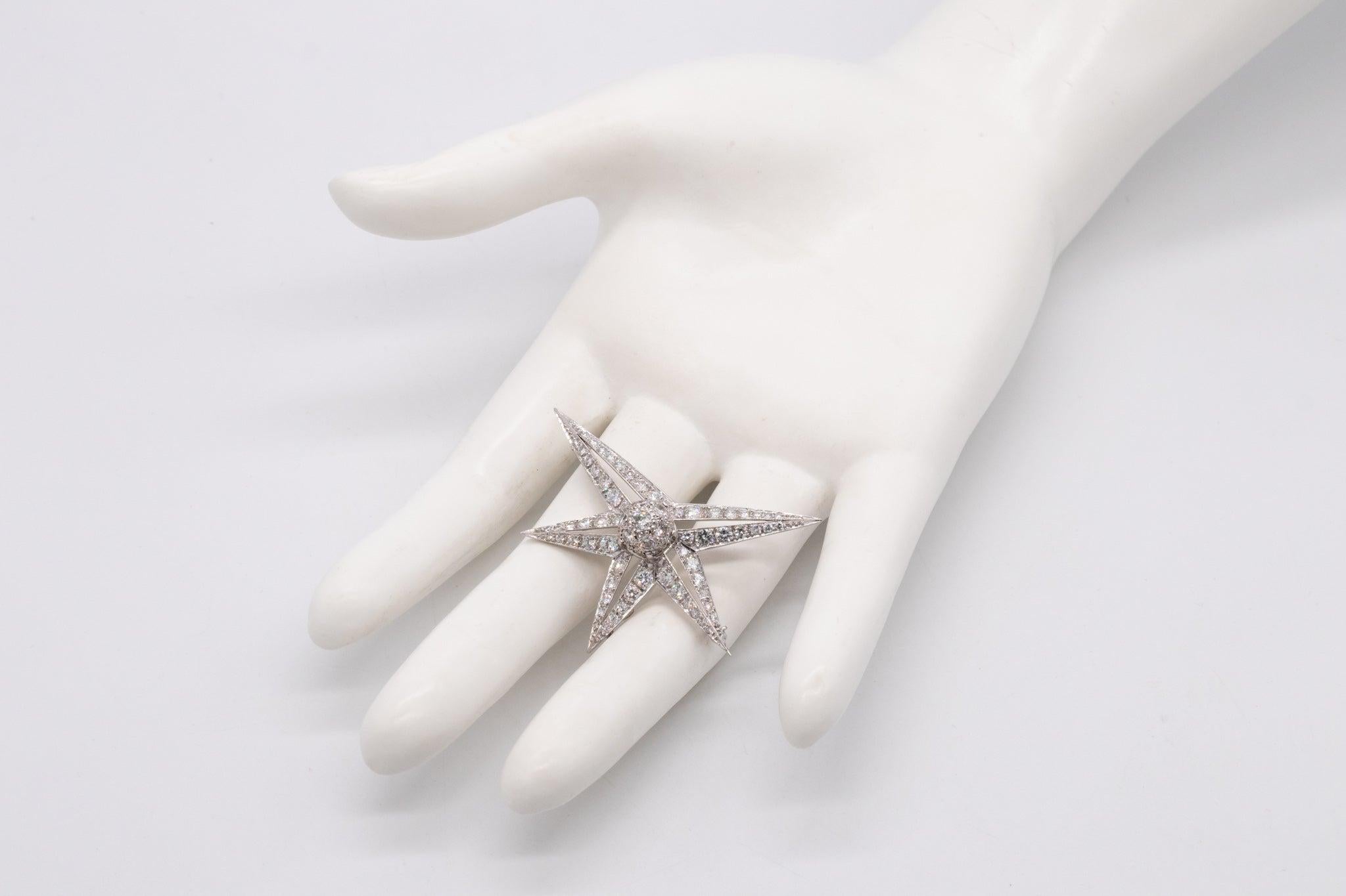 ART DECO 1930 Celestial Star Pendant Brooch In Platinum With 3.76 Ctw Diamonds For Sale 1
