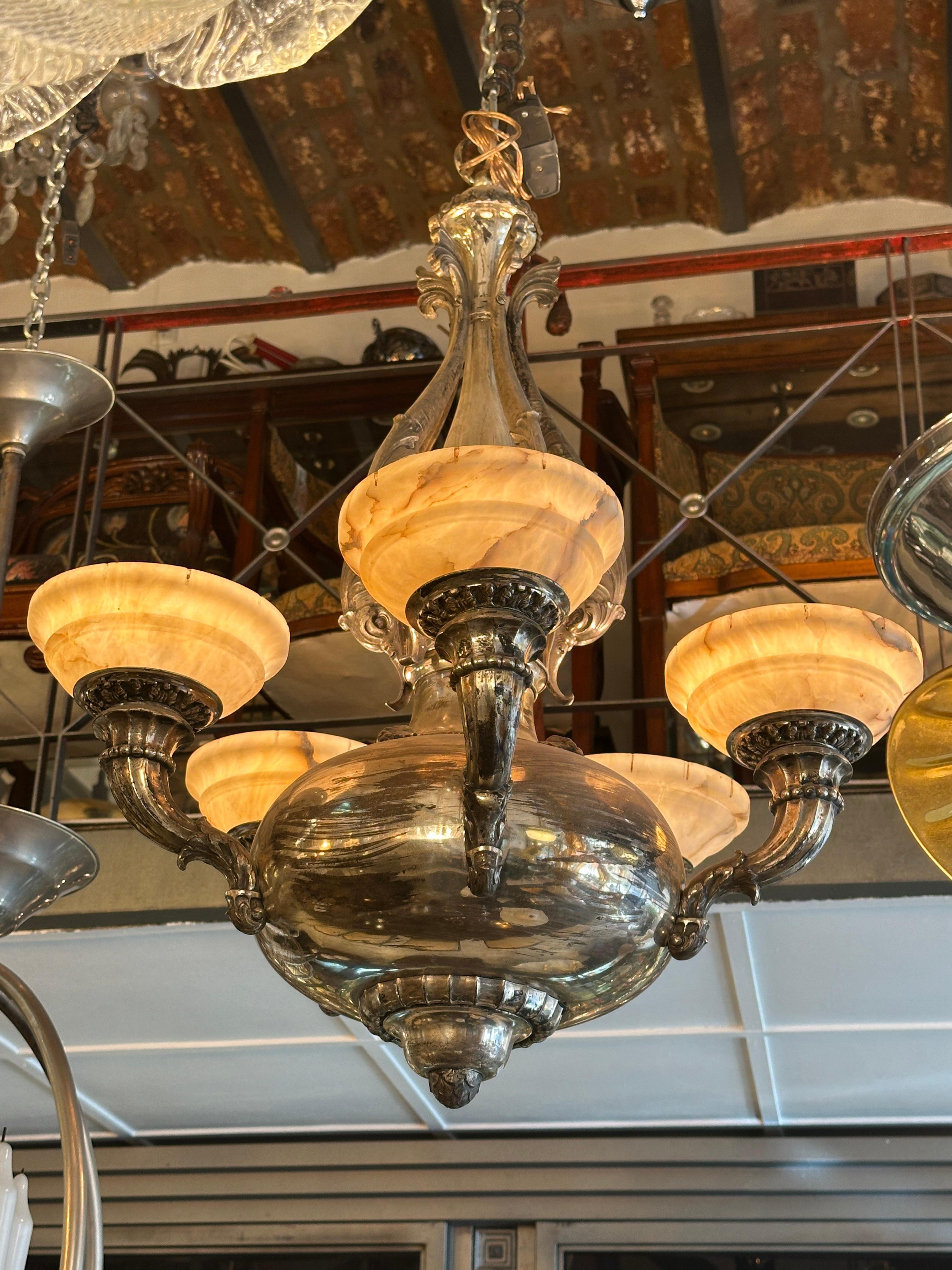 Art Déco Lampadario Art Deco 1930 in bronzo placcato argento e alabastro in vendita