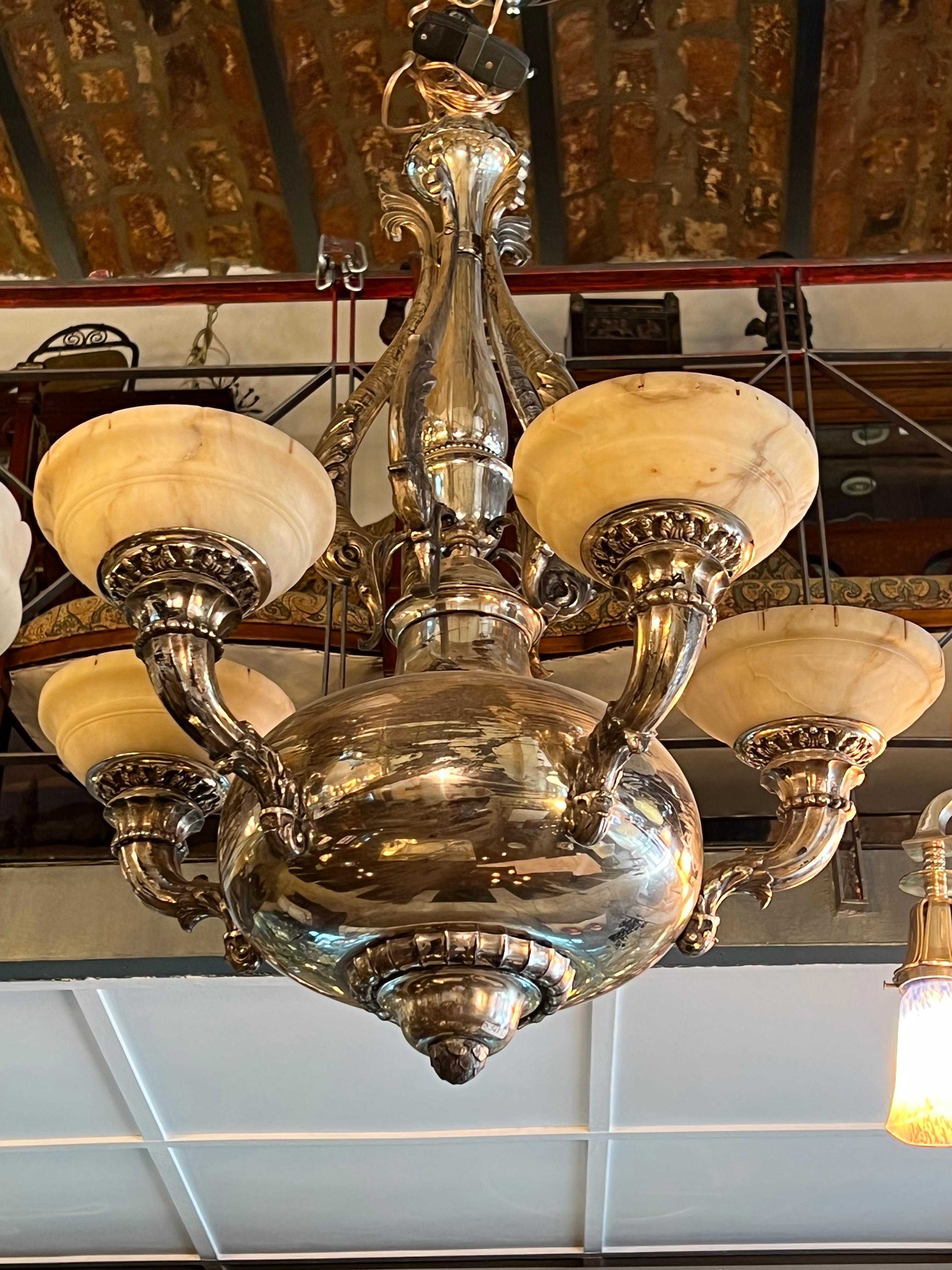 Mid-20th Century Art Deco 1930 Chandelier in Silver Plated Bronze and Alabaster For Sale
