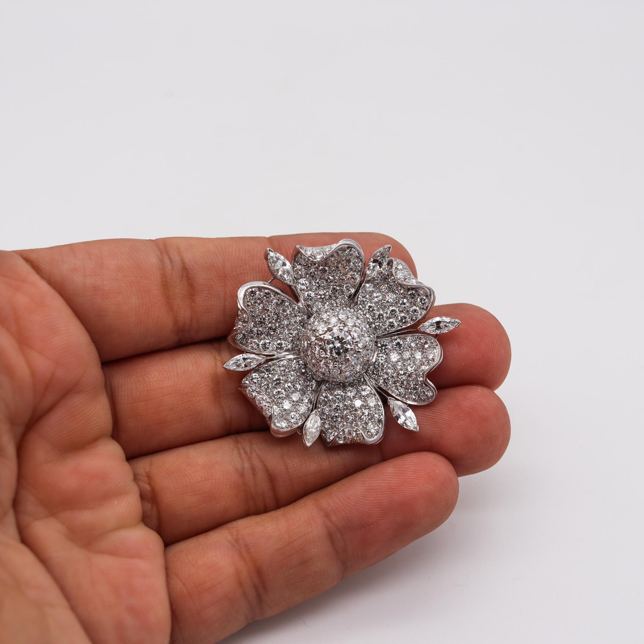 Art Deco 1930 Classic Brooch in Platinum with Pave of 13.02 Cts in VVS Diamonds In Excellent Condition In Miami, FL