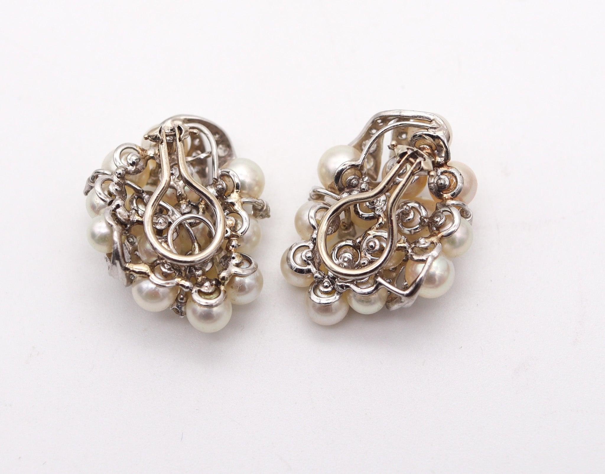 Taglio rotondo ART DECO 1930 Orecchini a clip in platino con perle e diamanti VS da 1,74 Ctw in vendita