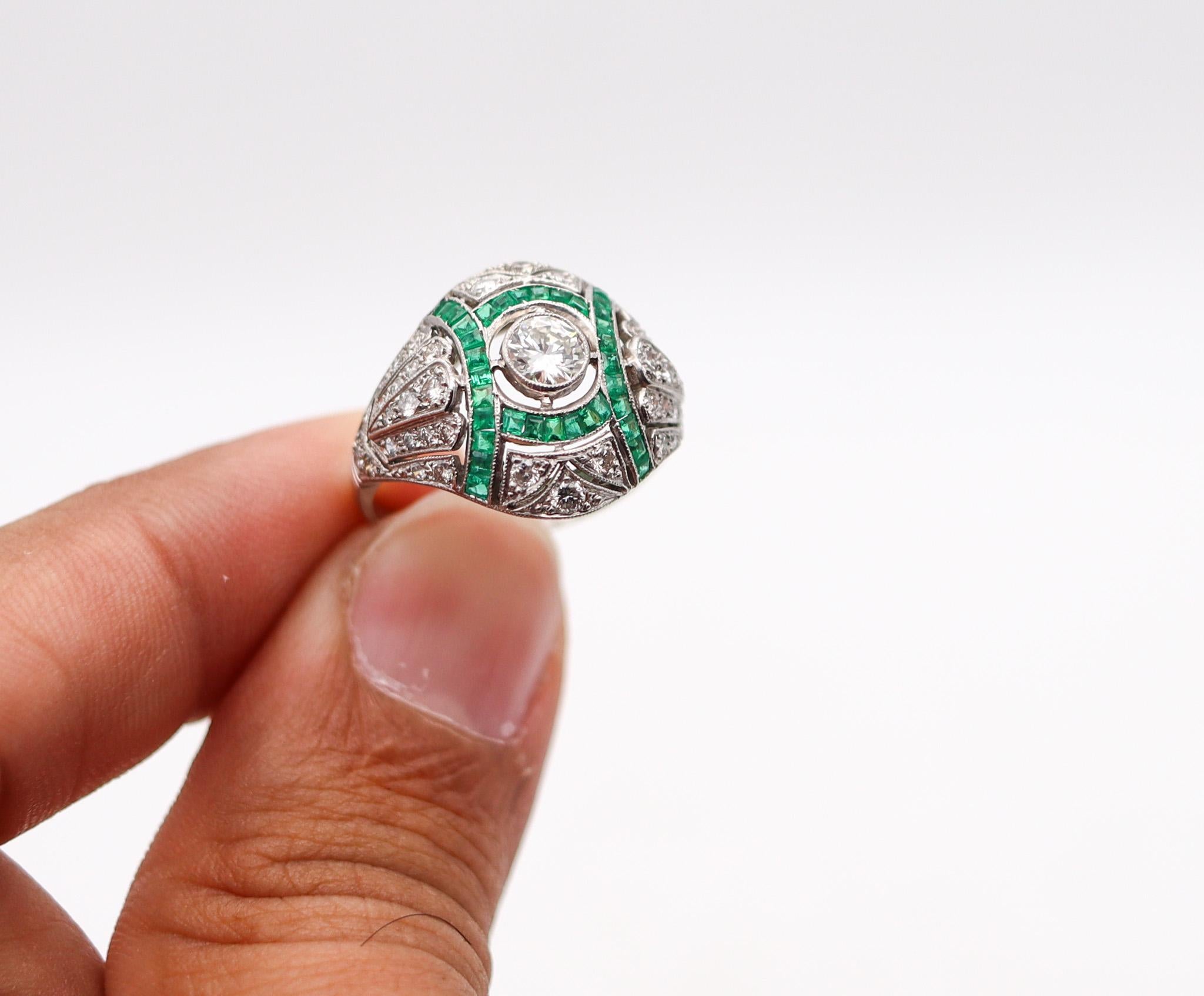 Women's Art Deco 1930 Cocktail Bombe Ring In Platinum With 3.19 Ctw Diamonds And Emerald For Sale