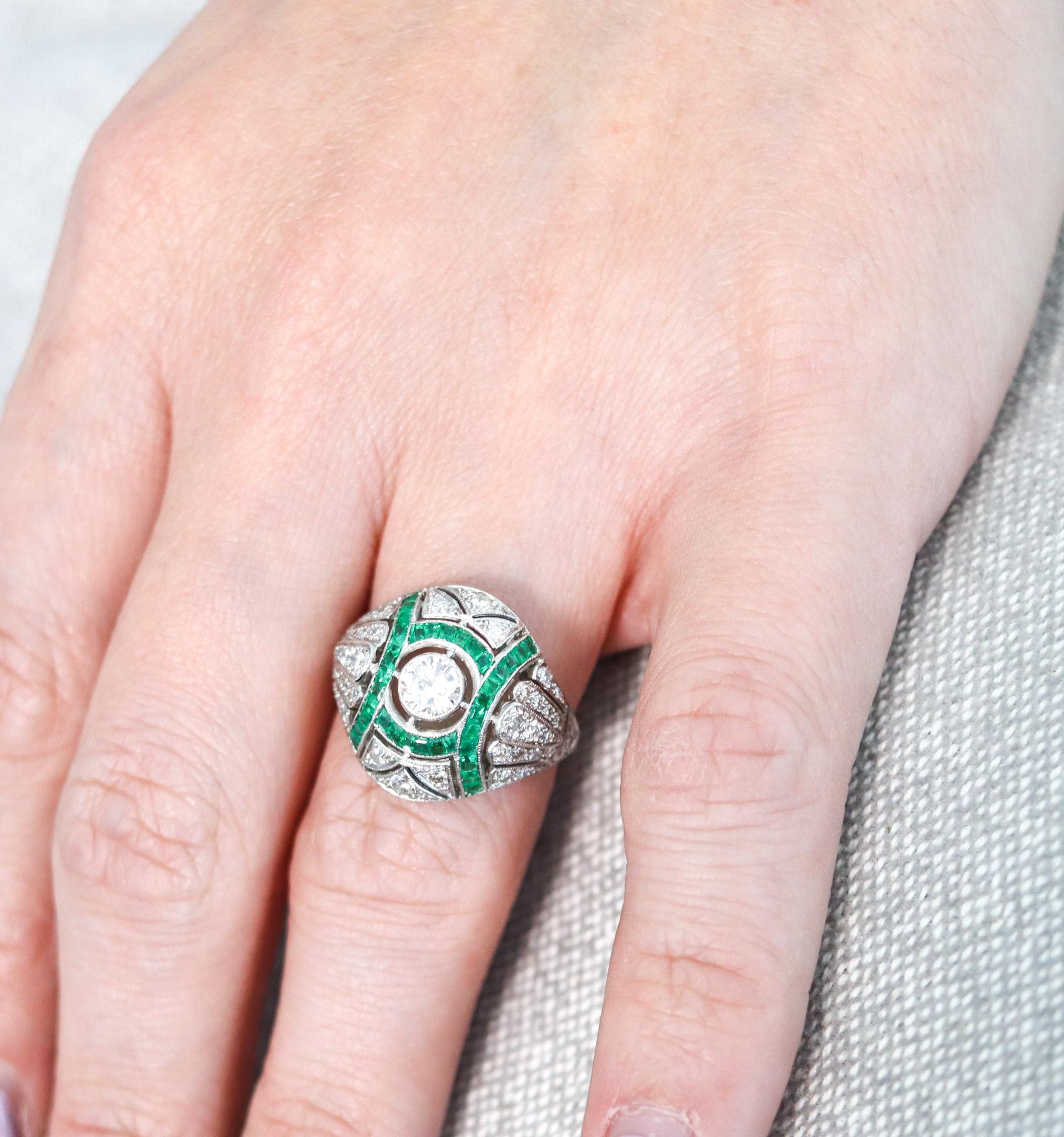 Art Deco 1930 Cocktail Bombe Ring In Platinum With 3.19 Ctw Diamonds And Emerald For Sale 1