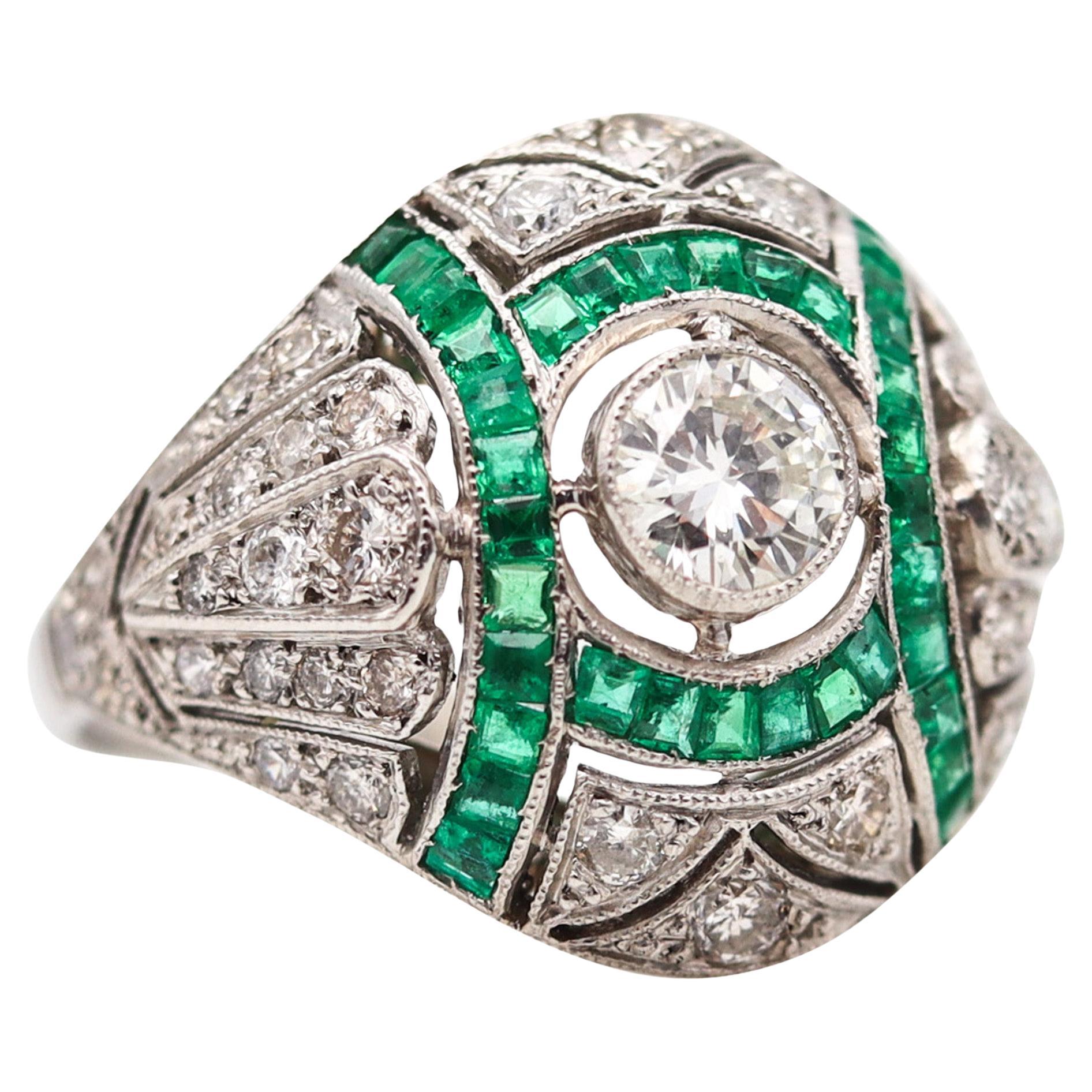 Art Deco 1930 Cocktail Bombe Ring In Platinum With 3.19 Ctw Diamonds And Emerald For Sale