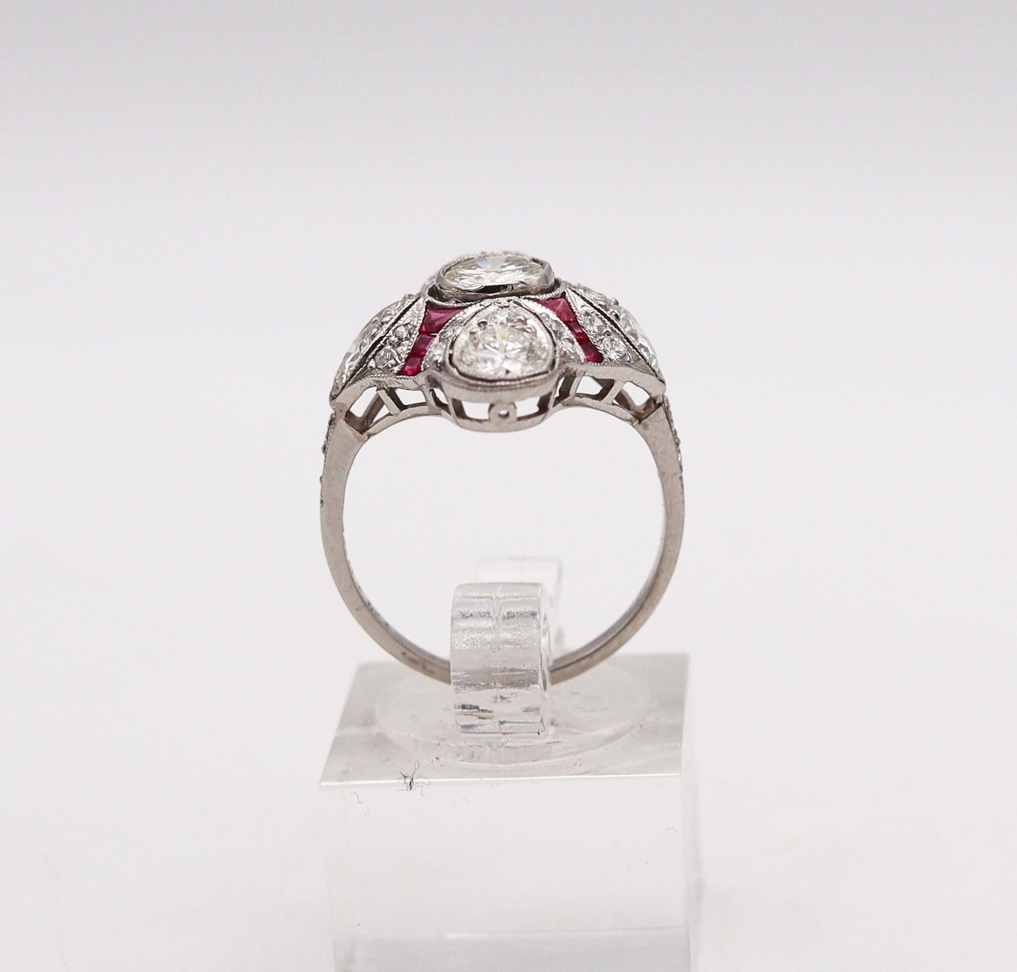 ART DECO 1930 Cocktail Ring In Platinum With 2.82 Ctw Diamonds And Rubies In Excellent Condition In Miami, FL