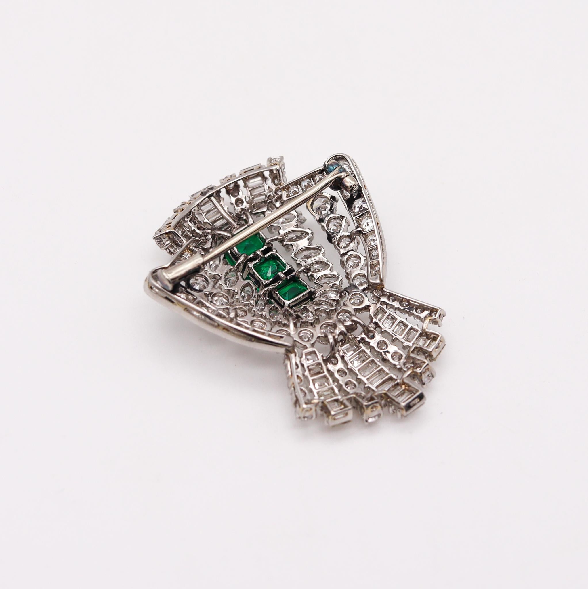 Art Deco 1930 Convertible Pendant Brooch Platinum 11.73 Ctw Diamonds & Emeralds In Excellent Condition For Sale In Miami, FL