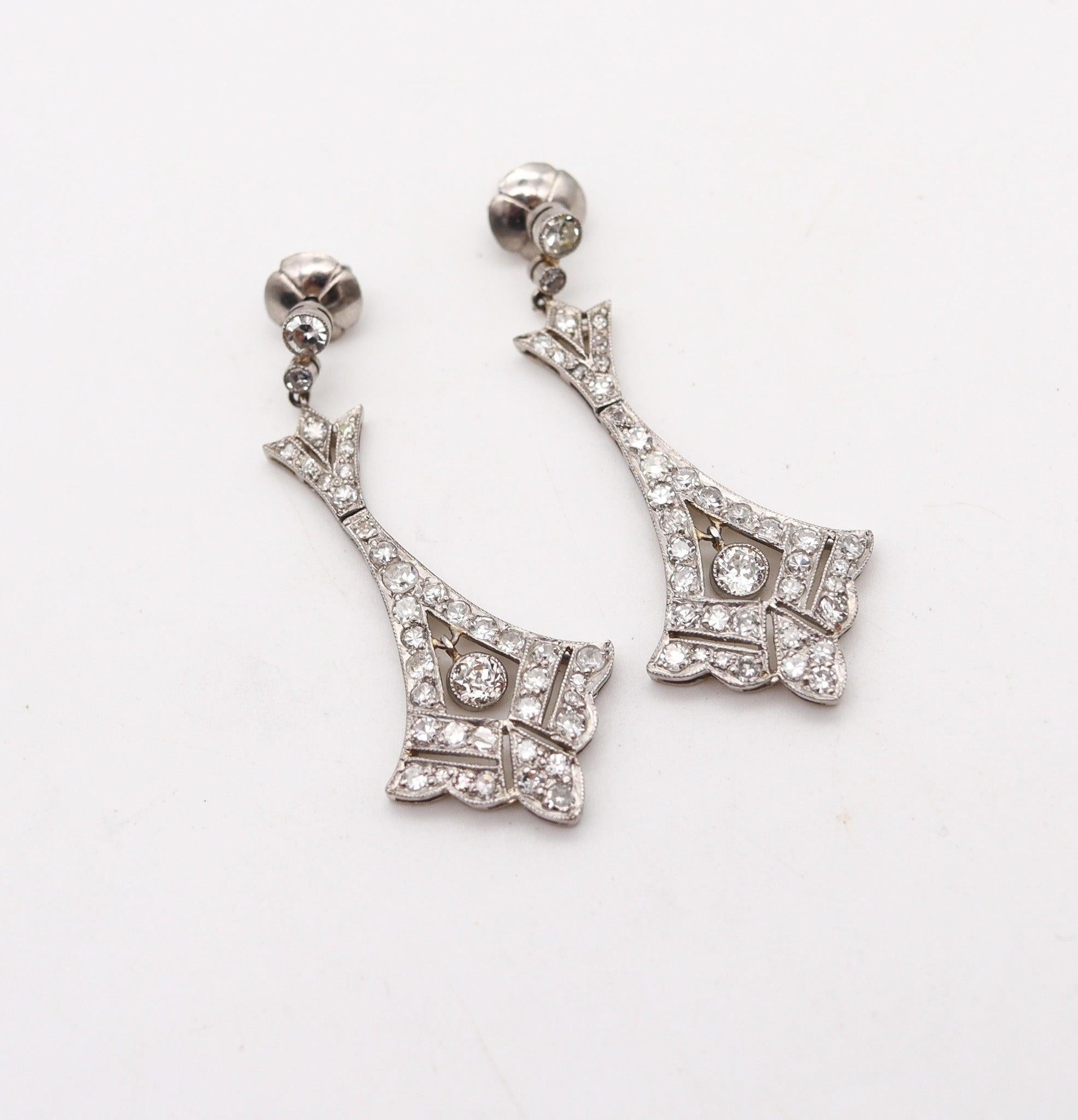 Art Deco ART DECO 1930 Dangle Drops Earrings In Platinum With 3.26 Ctw In Euro Diamonds