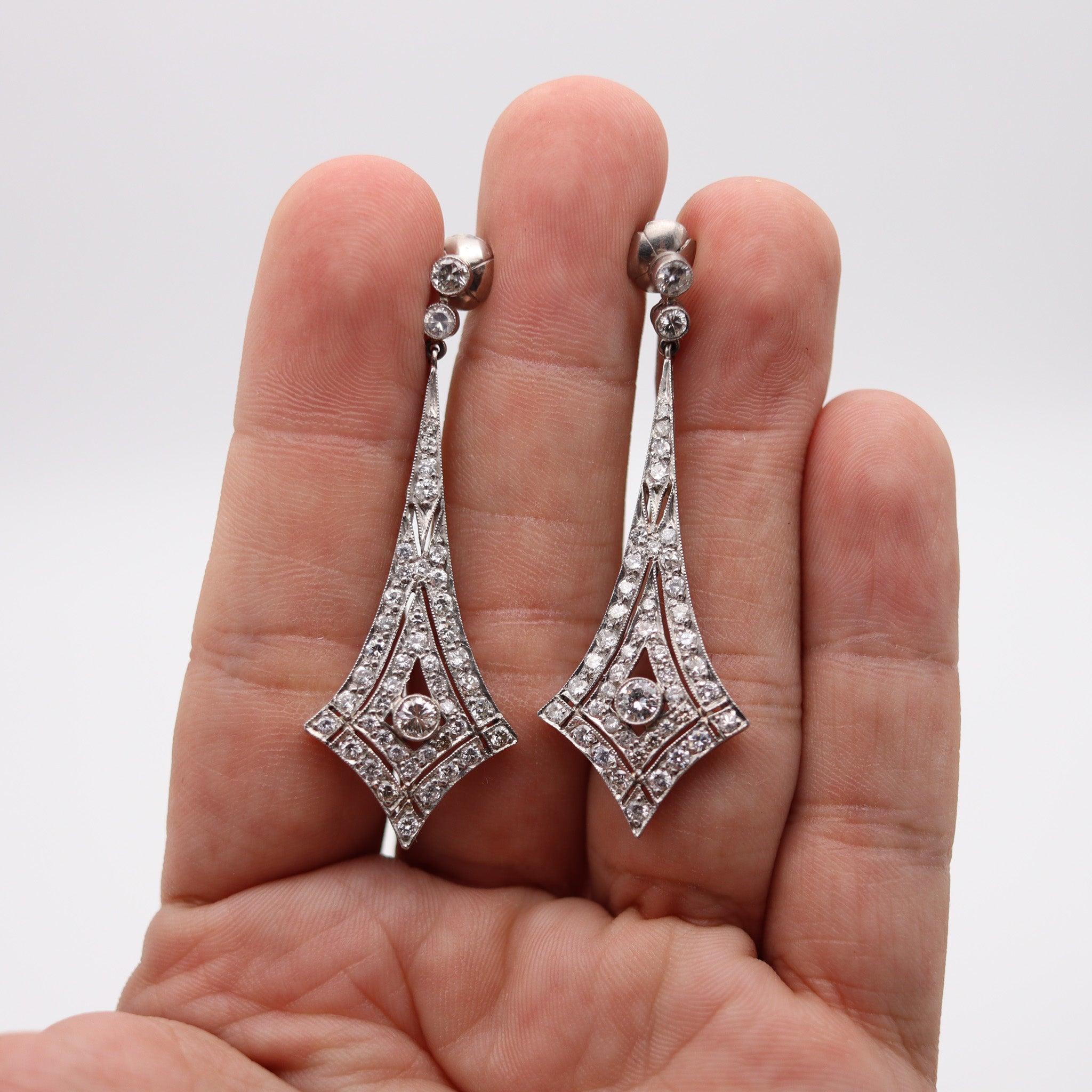 Women's ART DECO 1930 Dangle Earrings In Platinum With 5.78 Ctw In European Diamonds