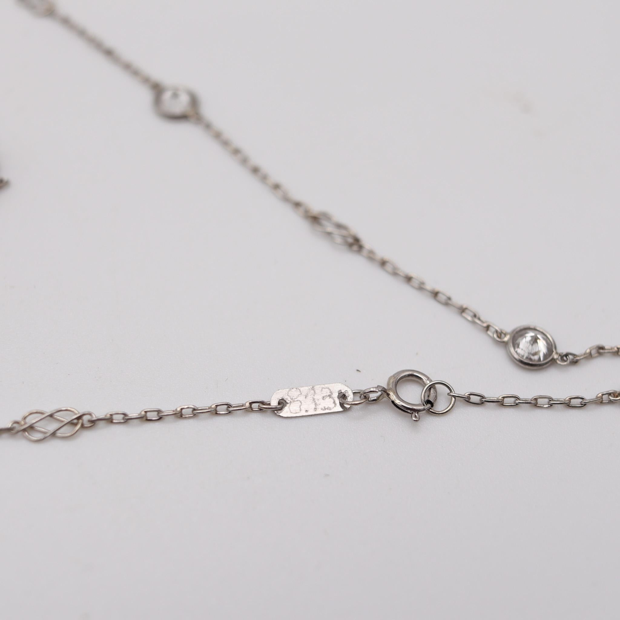 Art-Deco diamonds stations chain necklace sautoir.

This is a fabulous classic station long chain created in America during the art-deco period, back in the 1930. It was designed as a sautoir chain displaying twenty graduated large diamonds divided
