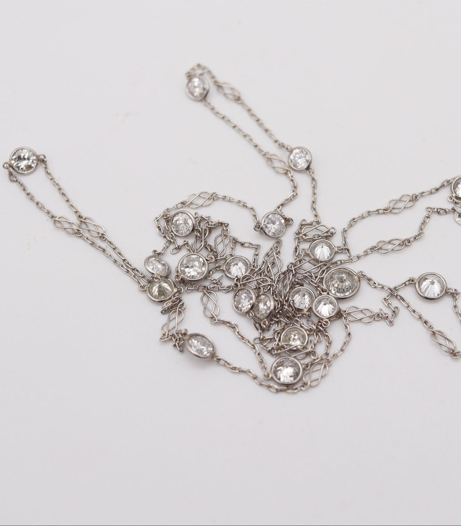 ART-DECO 1930 Diamonds Station Long Necklace In Platinum With 8.40 Ctw Diamonds In Excellent Condition For Sale In Miami, FL