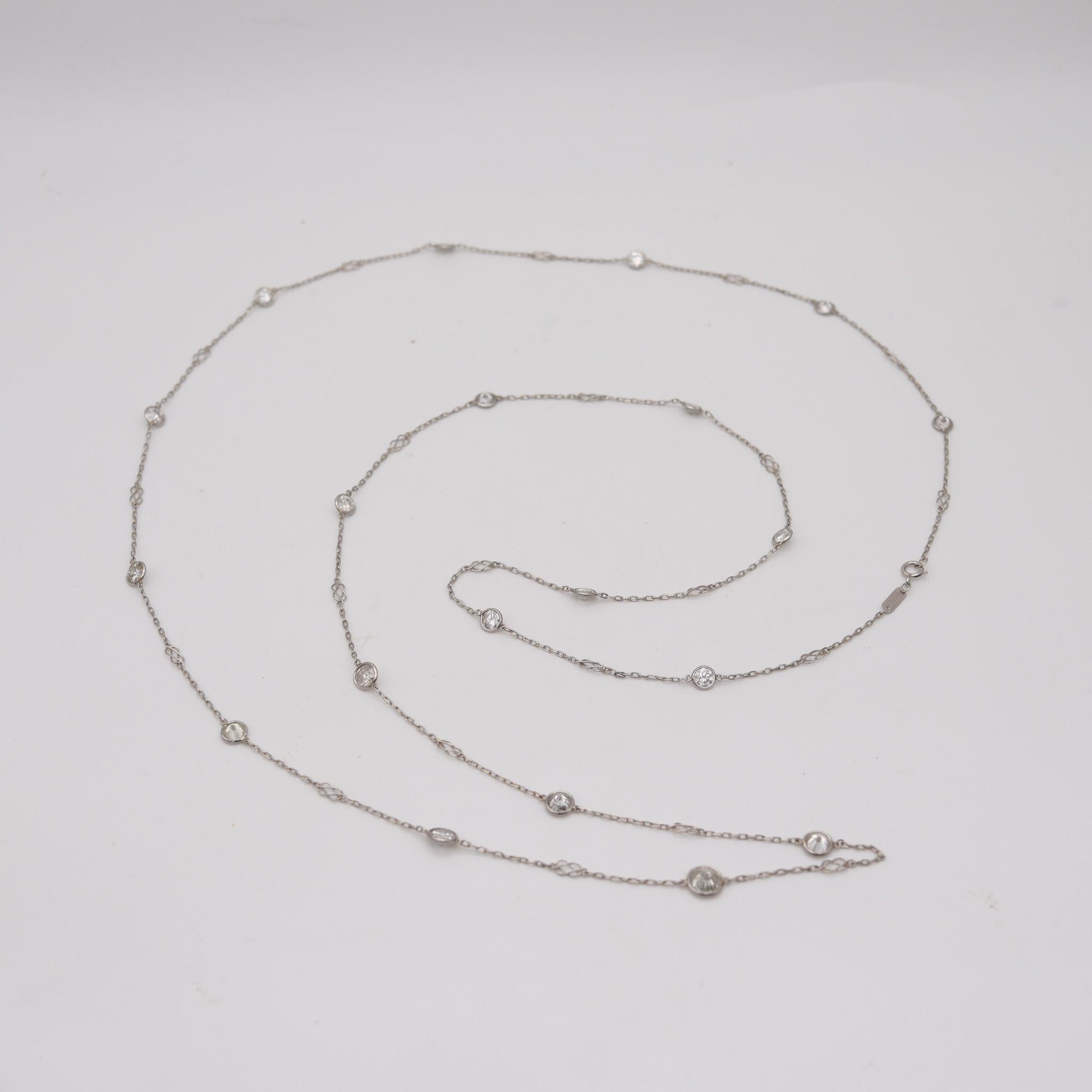 Women's ART-DECO 1930 Diamonds Station Long Necklace In Platinum With 8.40 Ctw Diamonds For Sale