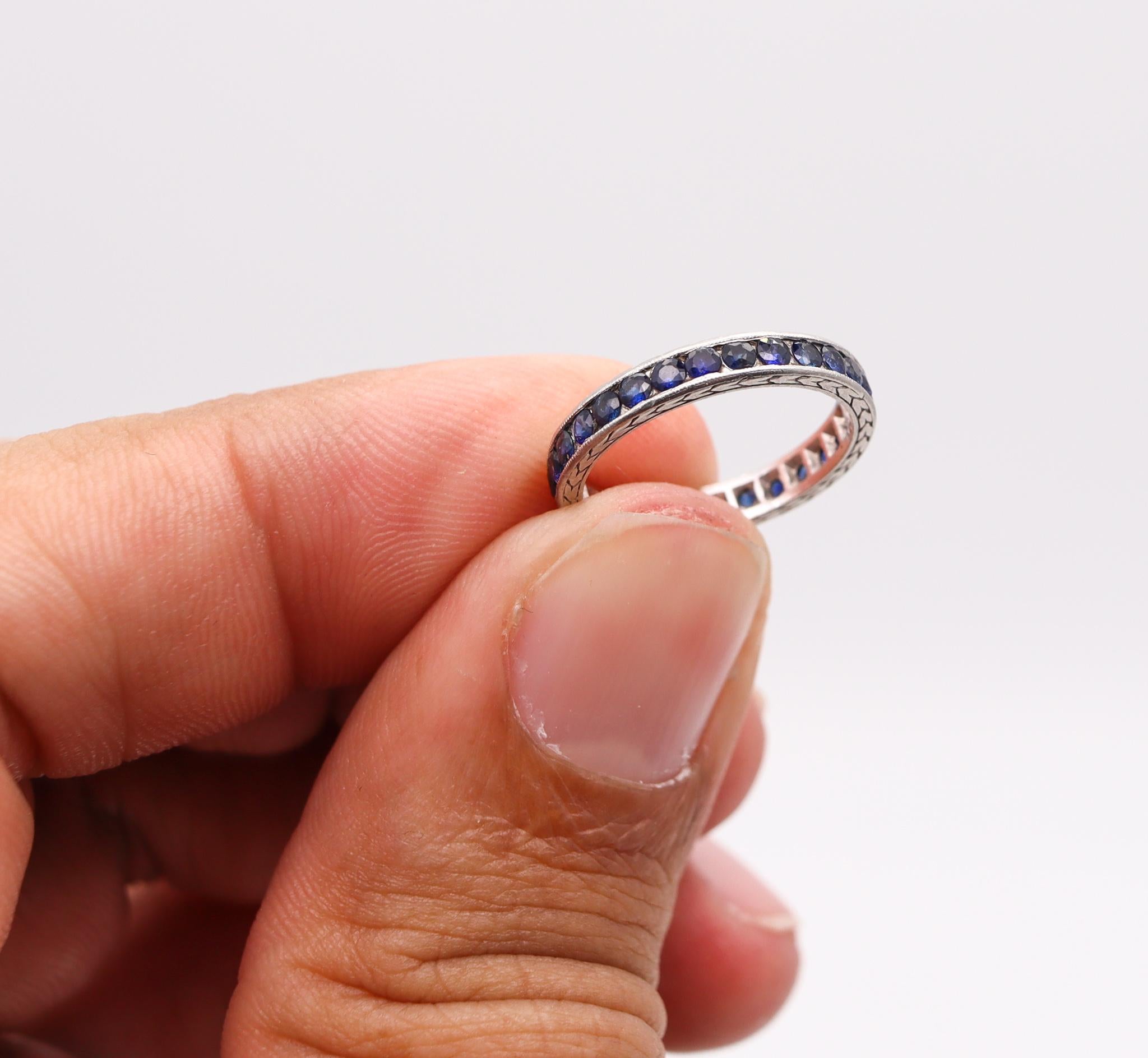 Art Deco 1930 Eternity Band Ring In Platinum With 1.55 Ctw In Round Cut Sapphire In Excellent Condition For Sale In Miami, FL