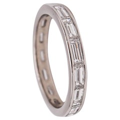 Anello Art Deco 1930 a fascia per l'eternità in platino con 2,25 carati di diamanti a baguette