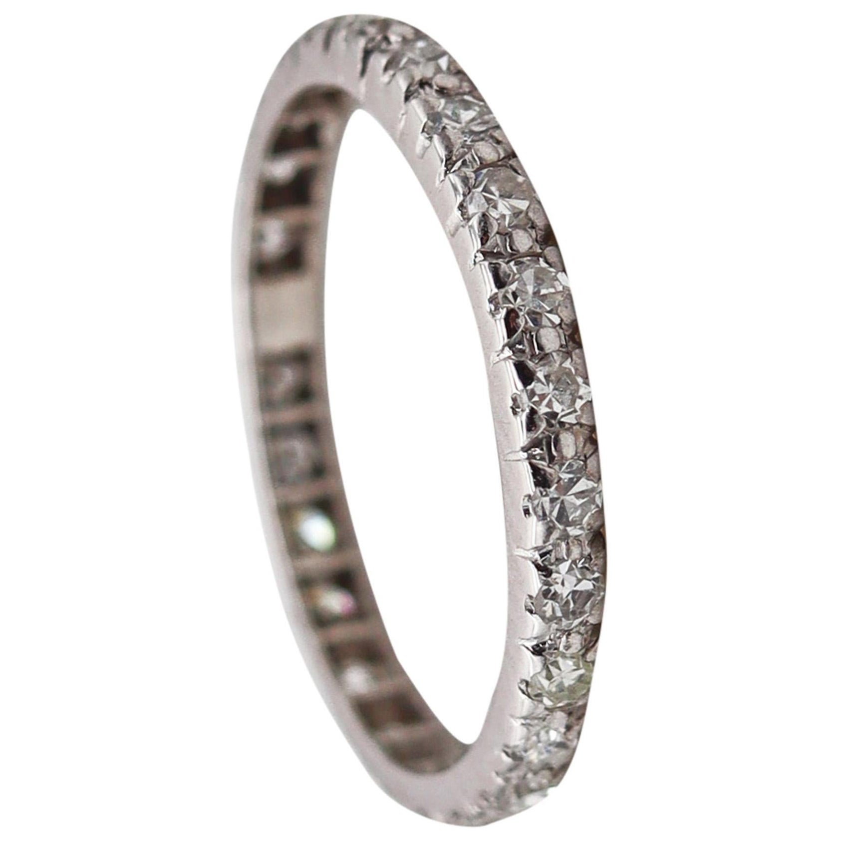 Anello Eternità Art Deco 1930 in platino con diamanti tondi europei in vendita