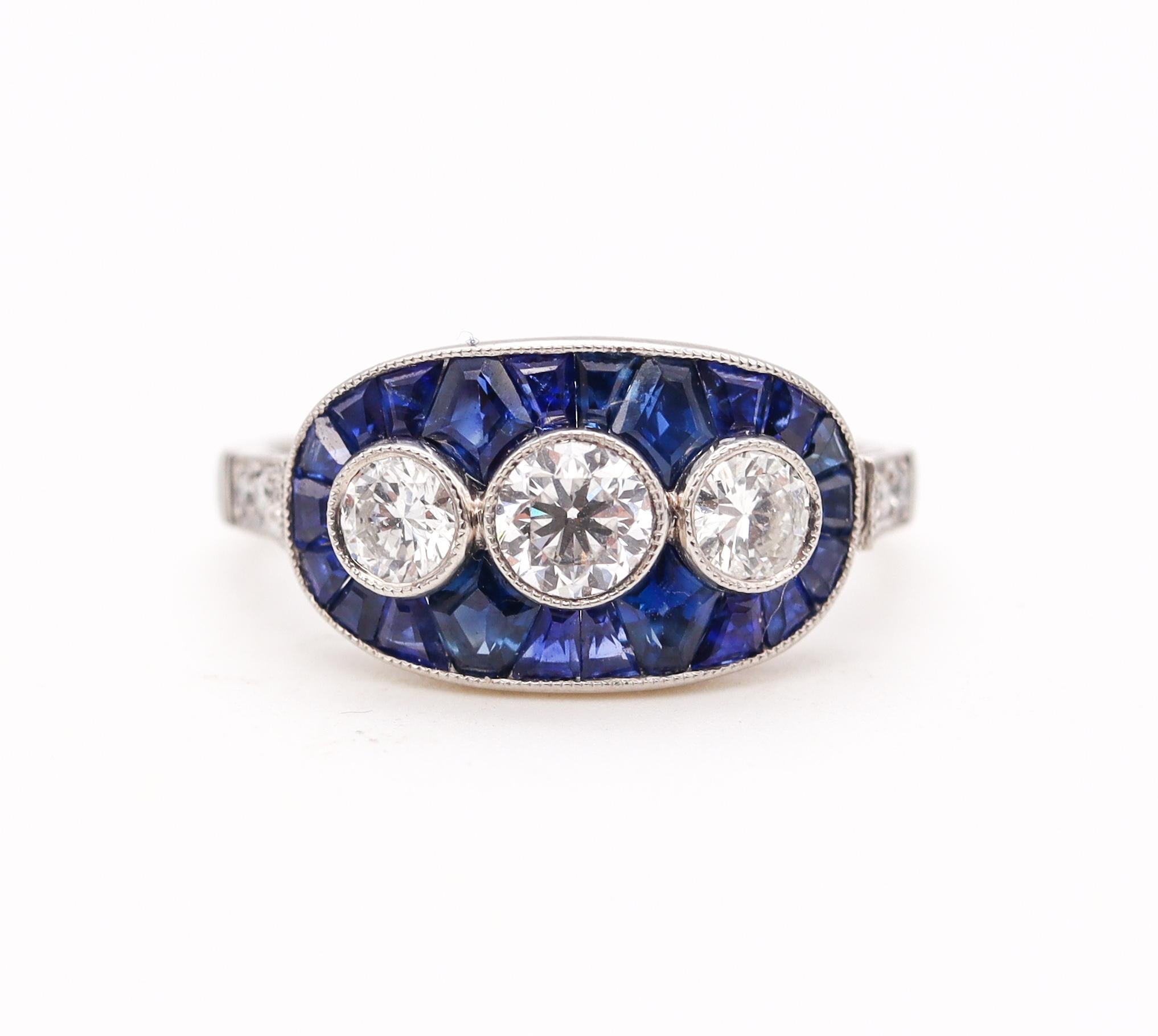 Art Deco 1930 Edelsteinbesetzter Ring aus Platin mit 3,06 Karat Diamanten und Saphiren im Angebot 2