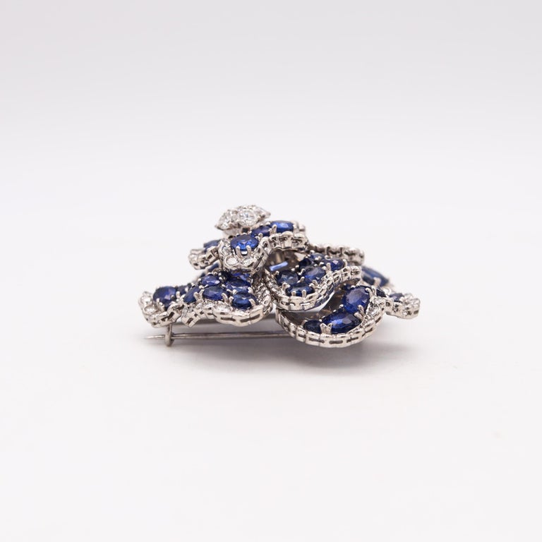 Art Deco 1930 Gia Certified Brooch Platinum with 27.85 Ctw Diamonds & Sapphires For Sale 1