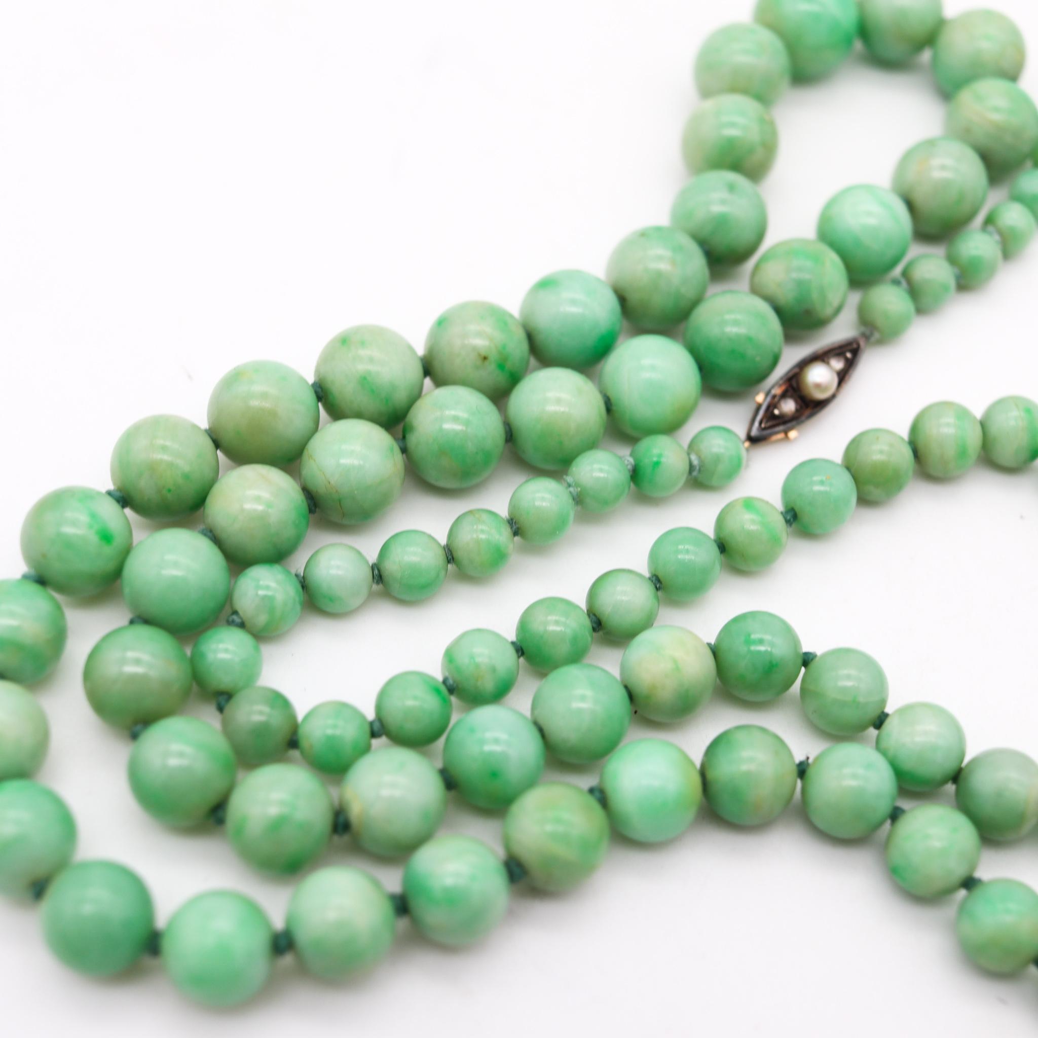 Round Cut Art Deco 1930 Graduated Beads Necklace with Nephrite Jadeite Jade and 18kt Gold For Sale