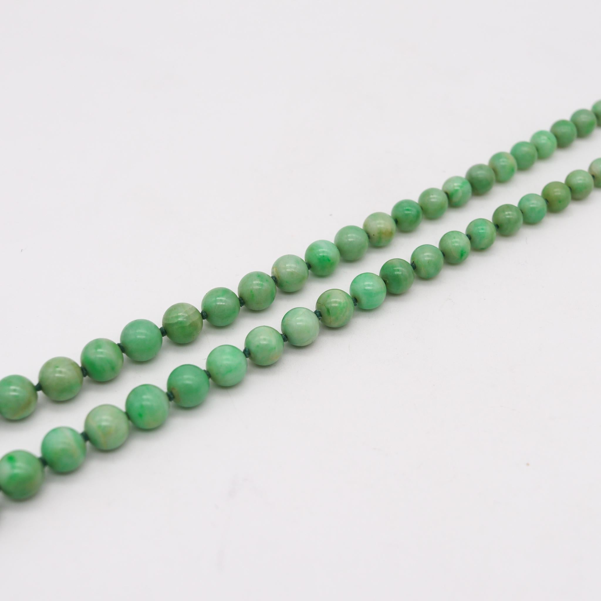 Women's Art Deco 1930 Graduated Beads Necklace with Nephrite Jadeite Jade and 18kt Gold For Sale