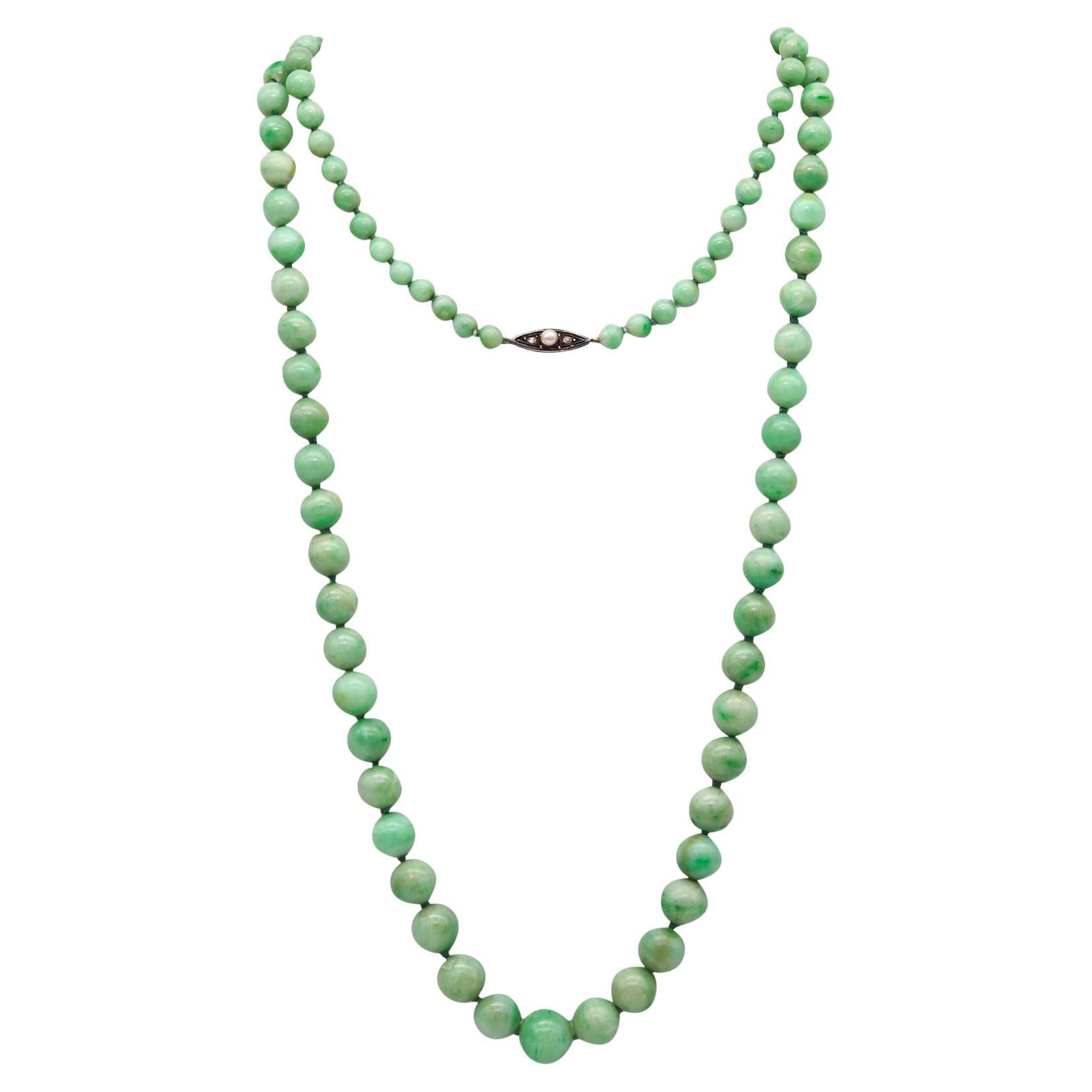 Art Deco 1930 abgestufte Perlen-Halskette mit Nephrit Jadeit Jade und 18kt Gold