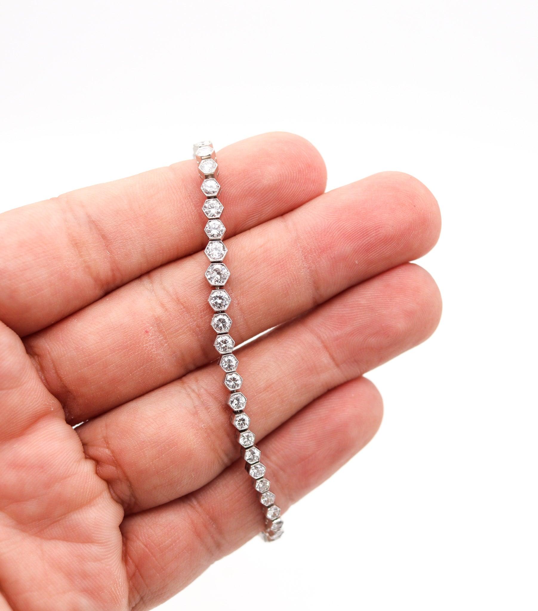 Brilliant Cut ART DECO 1930 Graduated Riviera Bracelet In Platinum With 5.40 Ctw In Diamonds For Sale