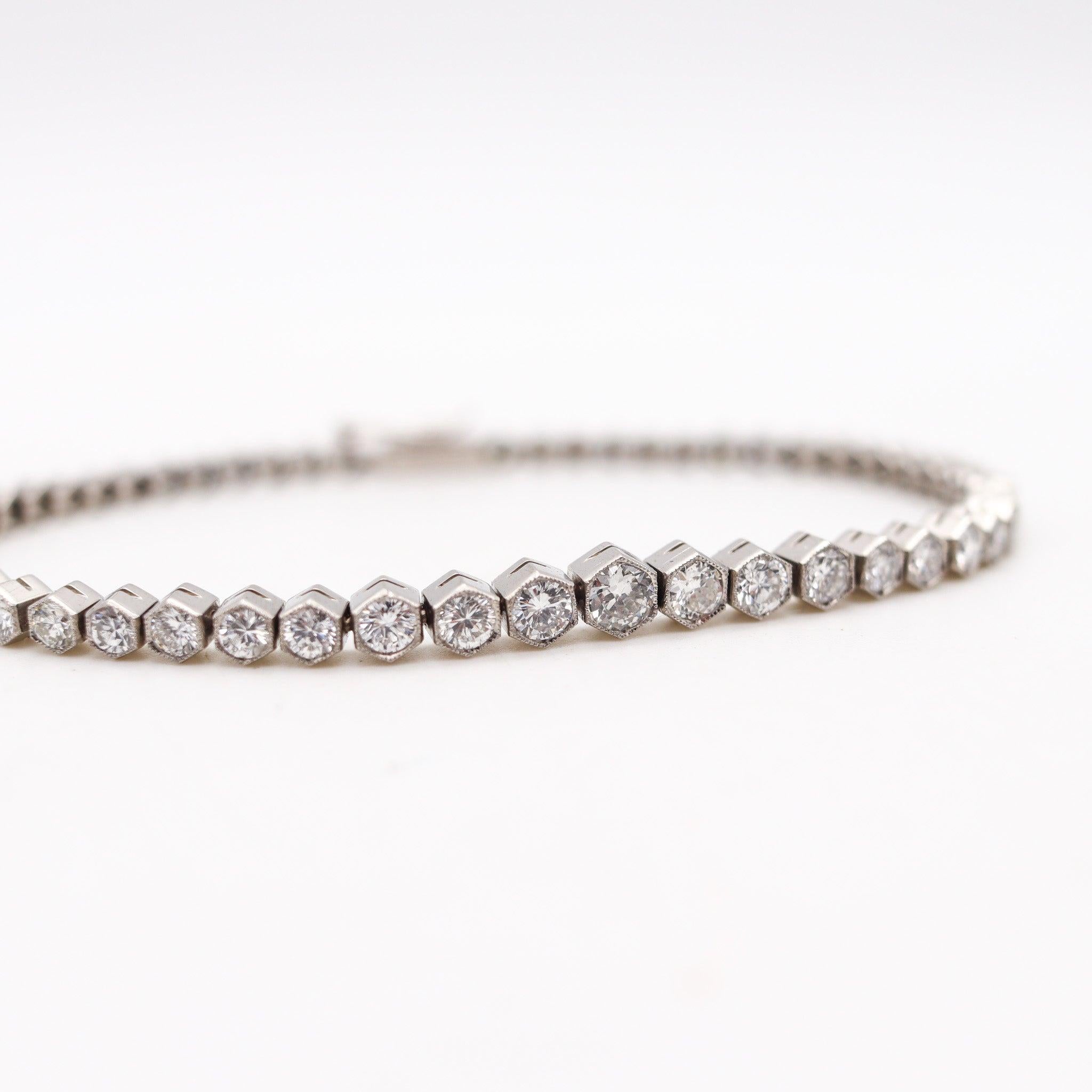 Women's ART DECO 1930 Graduated Riviera Bracelet In Platinum With 5.40 Ctw In Diamonds For Sale