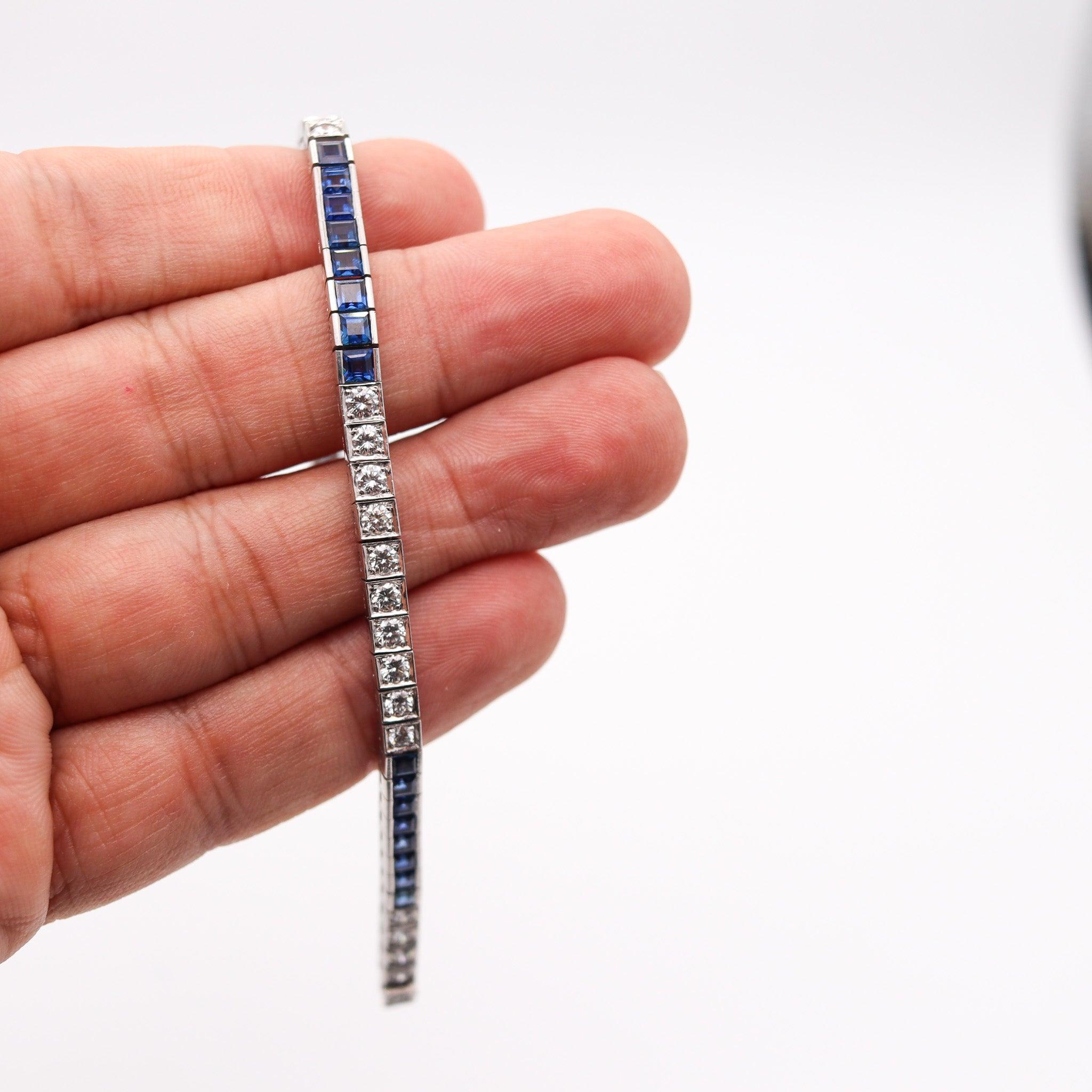 ART DECO 1930 Line Bracelet In Platinum With 9.24 Ctw In Diamonds And Sapphires In Excellent Condition For Sale In Miami, FL