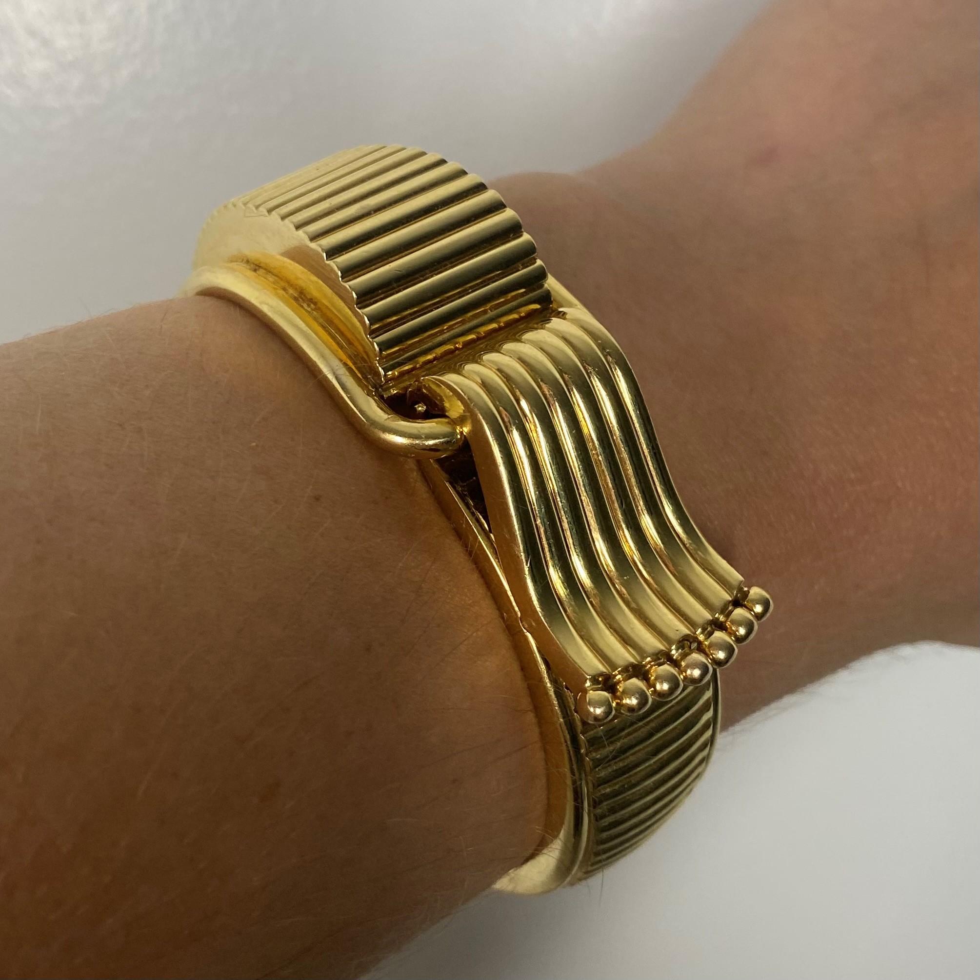 Machine age bold bangle bracelet.

Magnificent three dimensional bold piece created during the art deco period, back in the 1930's. This voluminous bangle bracelet has been crafted with machine age patterns in solid yellow gold of 18 karats. The