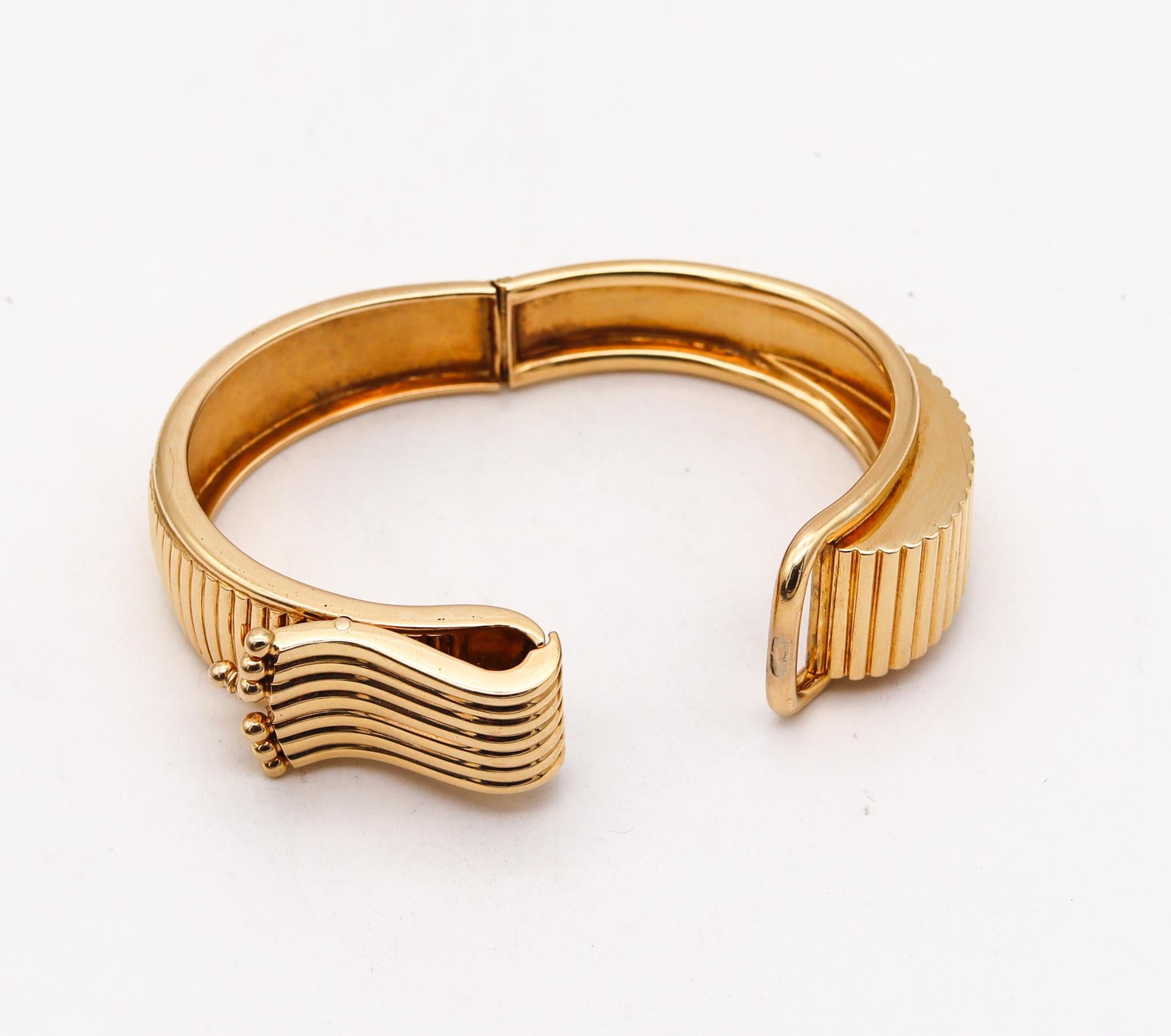 Art Deco 1930 Machine Age Geometric Bangle Bracelet in Solid 18Kt Yellow Gold For Sale 1