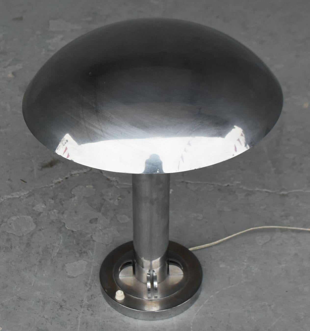 Art déco Lampe de bureau Art Déco 1930 en métal chromé en forme de champignon en vente