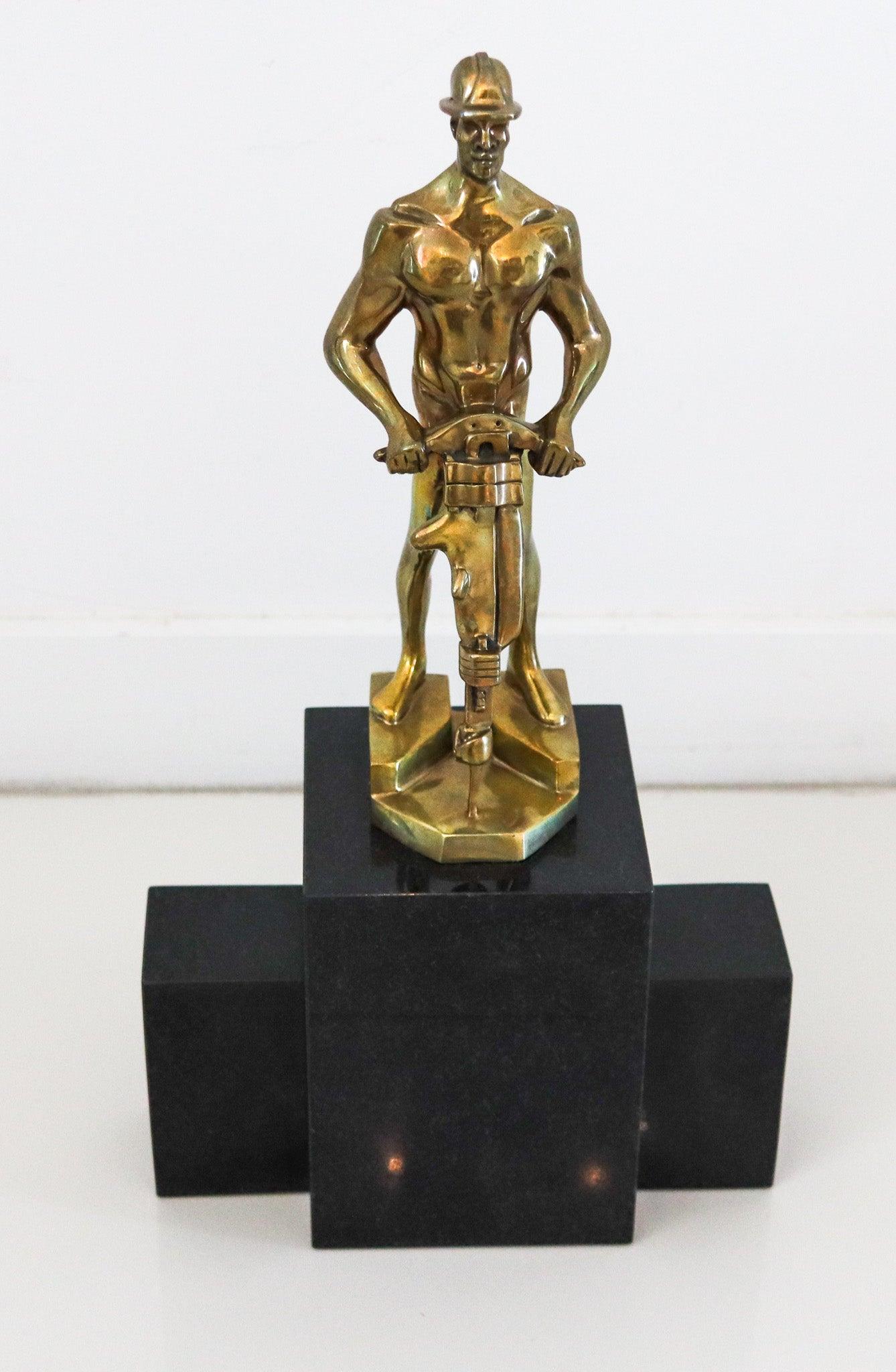 An allegorical sculpture of Industry.

This is an amazing and very attractive sculpture representing the allegory of The industry. The sculpture has been finely crafted during the art deco period, back in 1930's and made in solid bronze with 24
