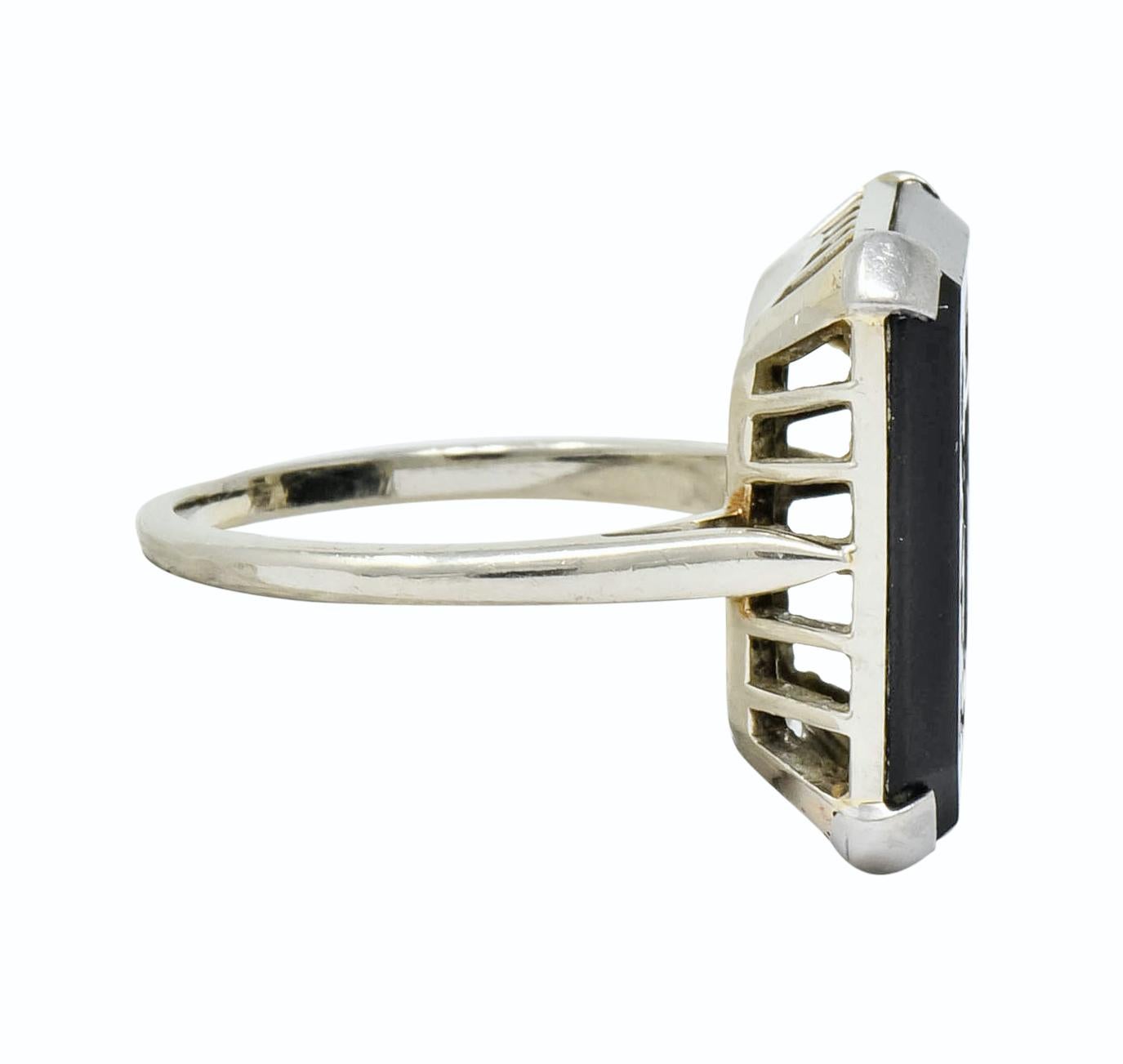 Art Deco 1930 Onyx Intaglio 14 Karat White Gold Heraldry Ring In Excellent Condition In Philadelphia, PA