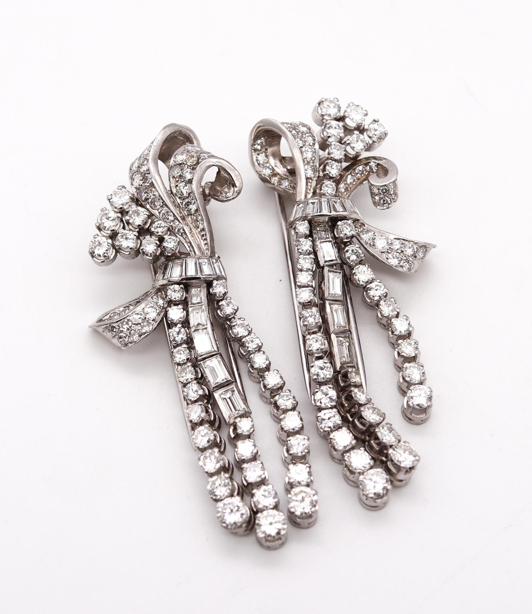 Art Deco 1930 Pair Of Clips Brooches In Platinum With 23.72 Cts Of VS Diamonds 1