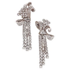 Art Deco 1930 Pair Of Clips Brooches In Platinum With 23.72 Cts Of VS Diamonds