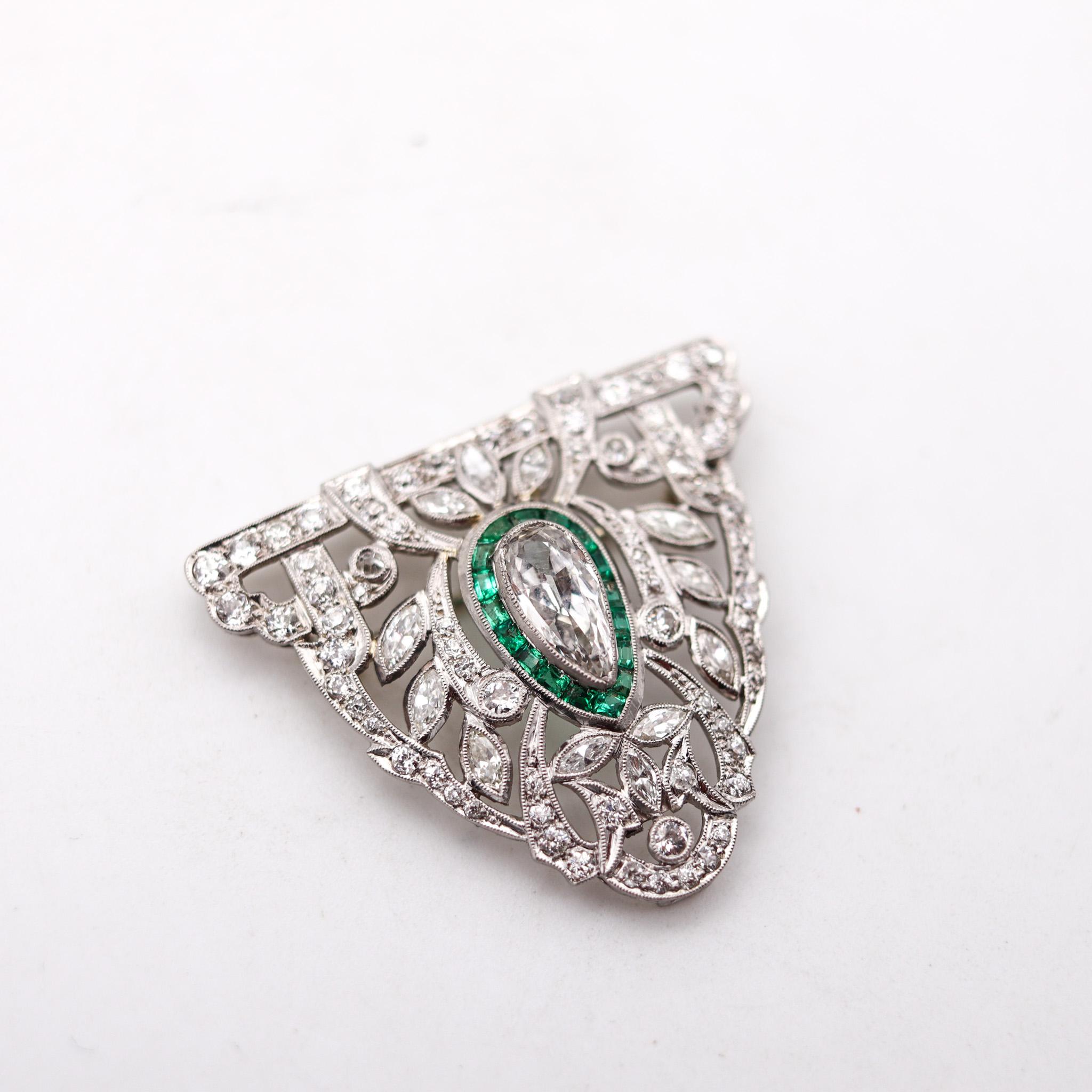 Art Deco 1930 Pendant Brooch In Platinum With 5.01 Ctw In Diamonds And Emeralds In Excellent Condition For Sale In Miami, FL