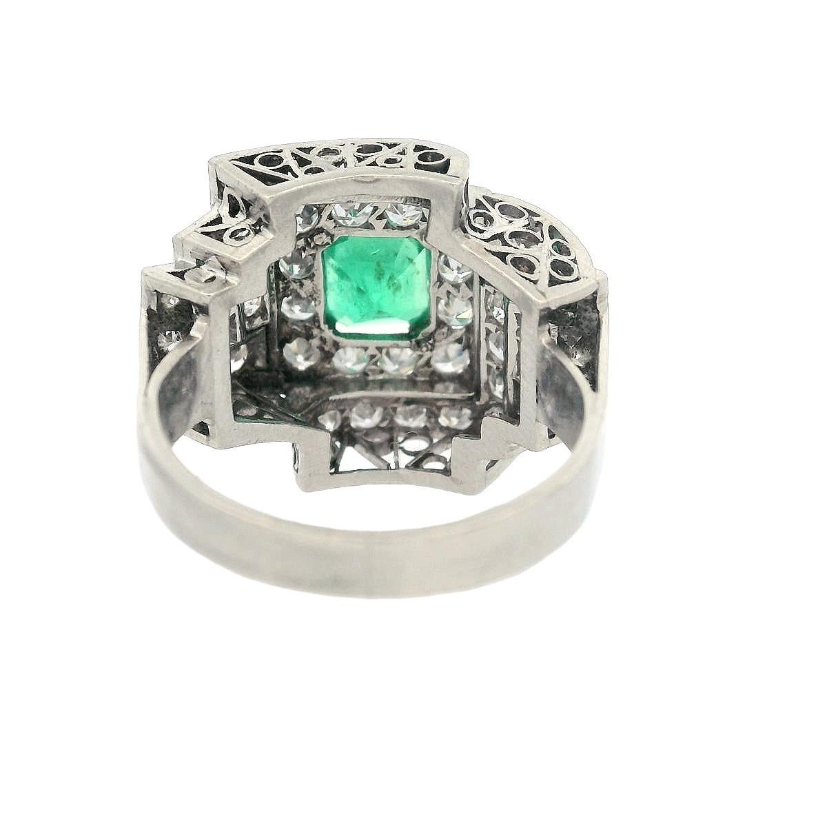 Art Deco 1930 Platinum Cocktail Ring with Emerald and Diamonds For Sale 1
