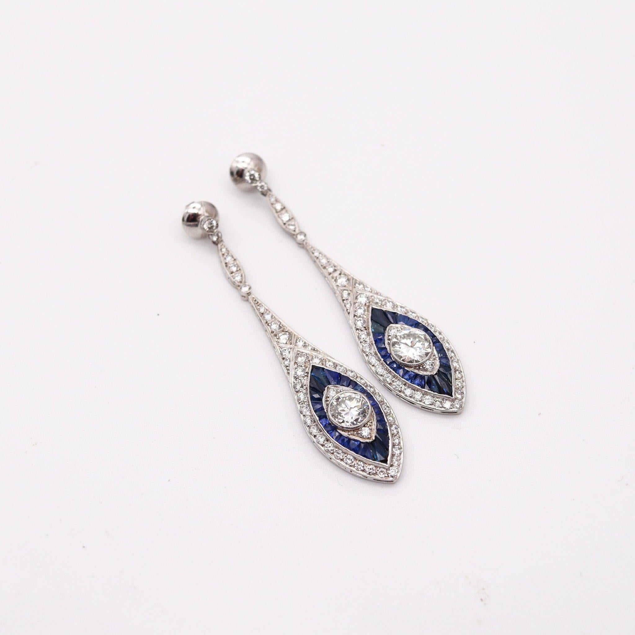 Art Déco ART DECO 1930 Orecchini pendenti in platino con 10,14 carati di diamanti e zaffiri in vendita