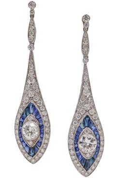 ART DECO 1930 Orecchini pendenti in platino con 10,14 carati di diamanti e zaffiri