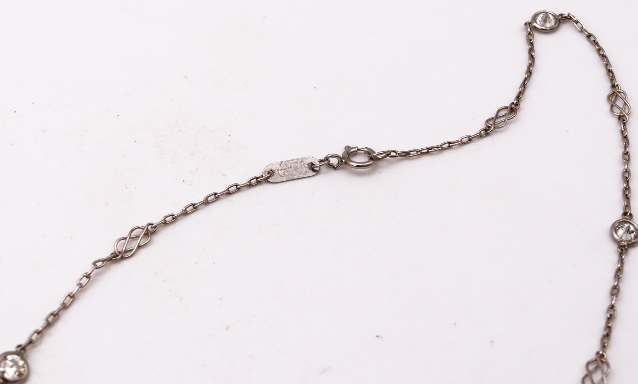 Collana Art Deco 1930 in platino con catena a stazioni lunghe e diamanti rotondi da 1,82 carati In condizioni ottime in vendita a Miami, FL