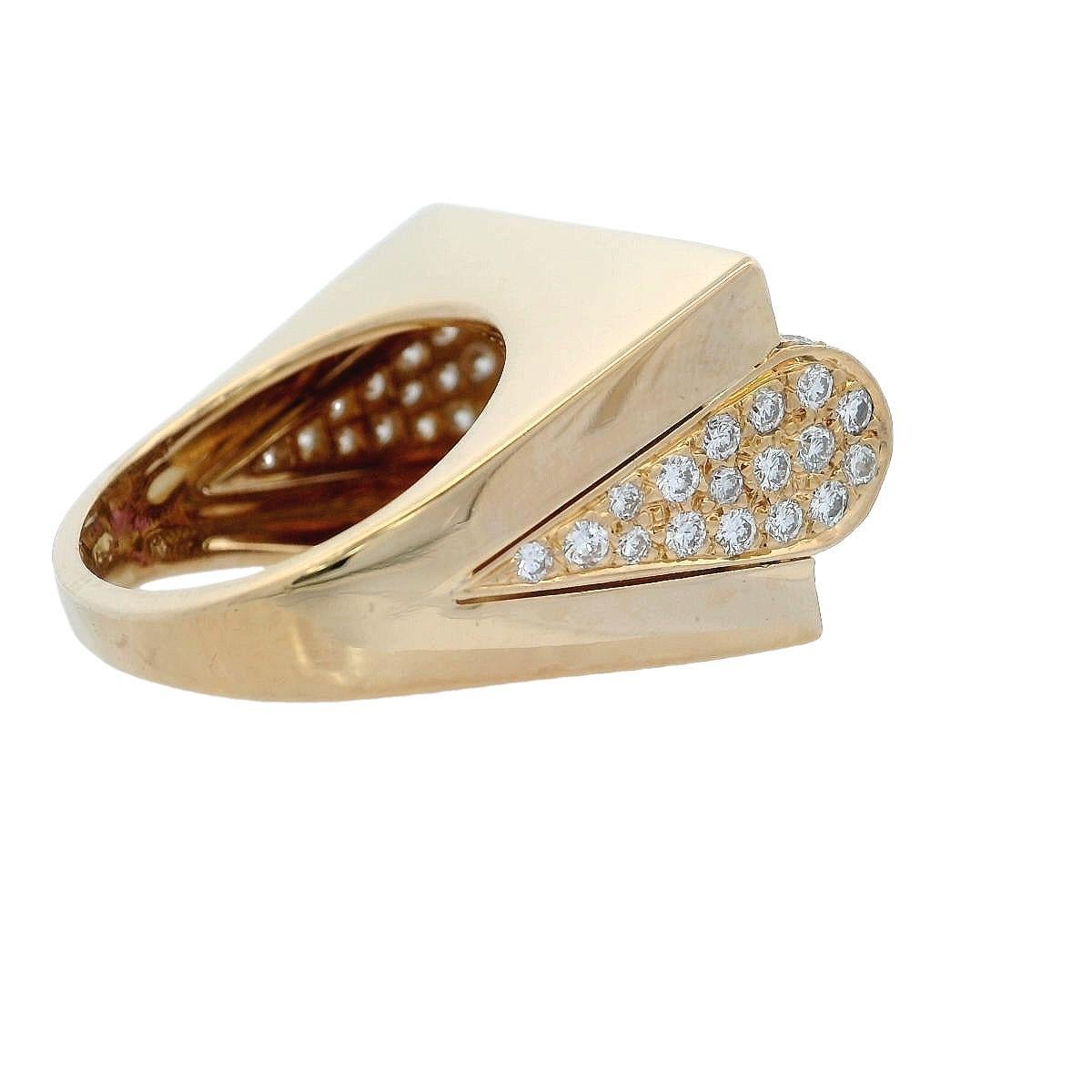 Women's or Men's Art Deco 1930 Ring in 18kt Gold with 2.55 Ctw in Diamonds & Rubies For Sale