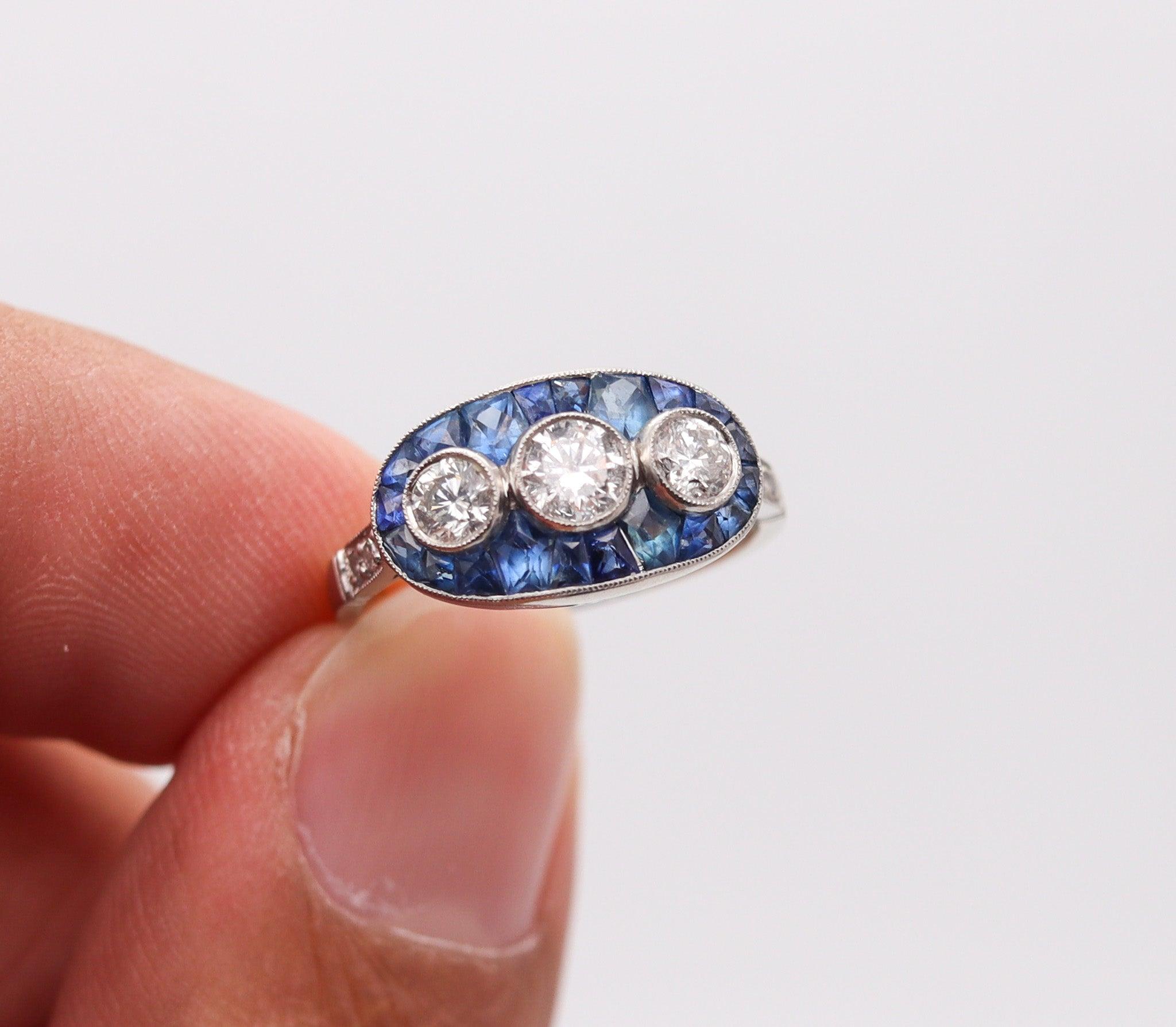 Bague Art déco 1930 en platine avec 2,37 carats de diamants et saphirs Pour femmes en vente