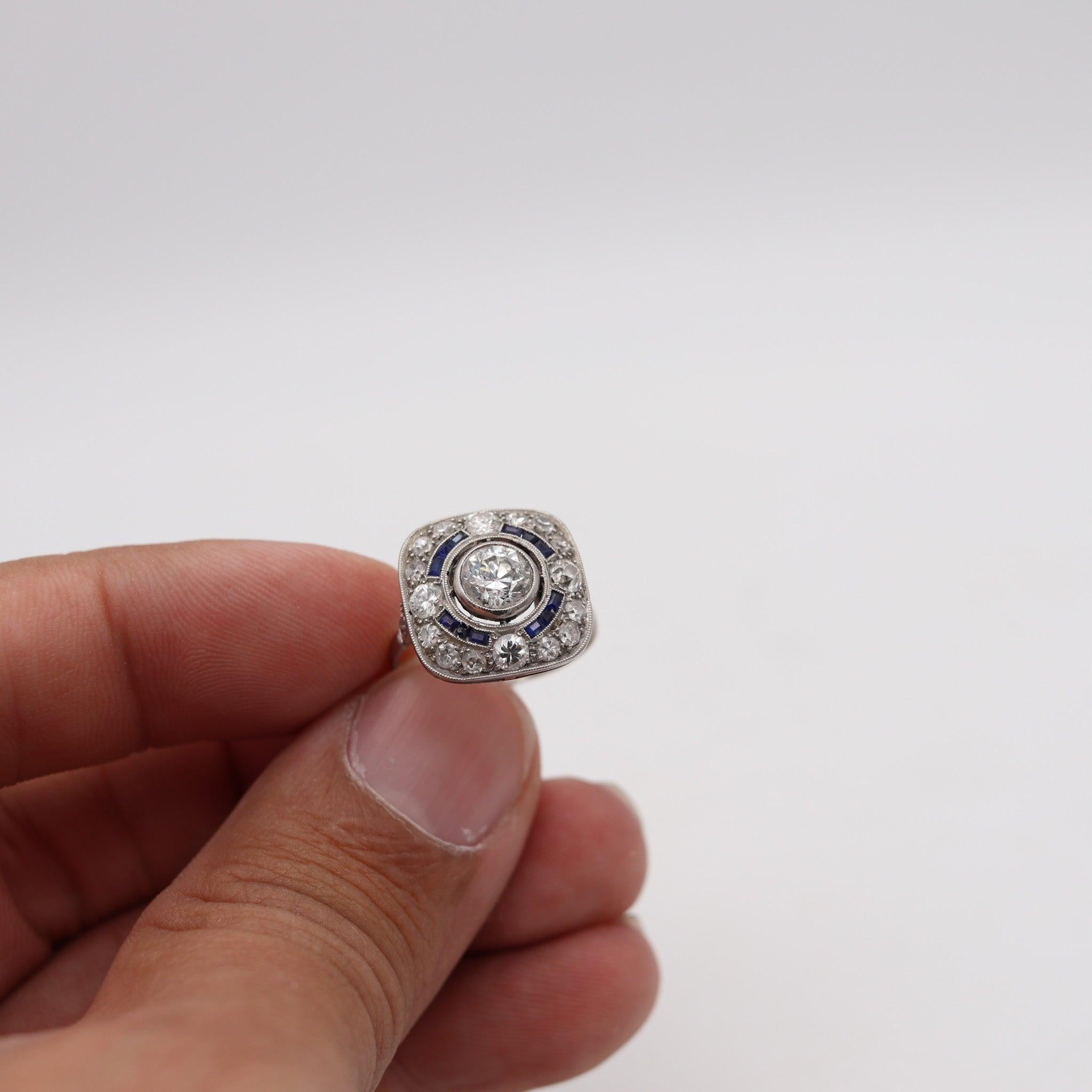 Bague carrée ART DECO 1930 en platine avec 2,23 carats de diamants et saphirs Pour femmes en vente