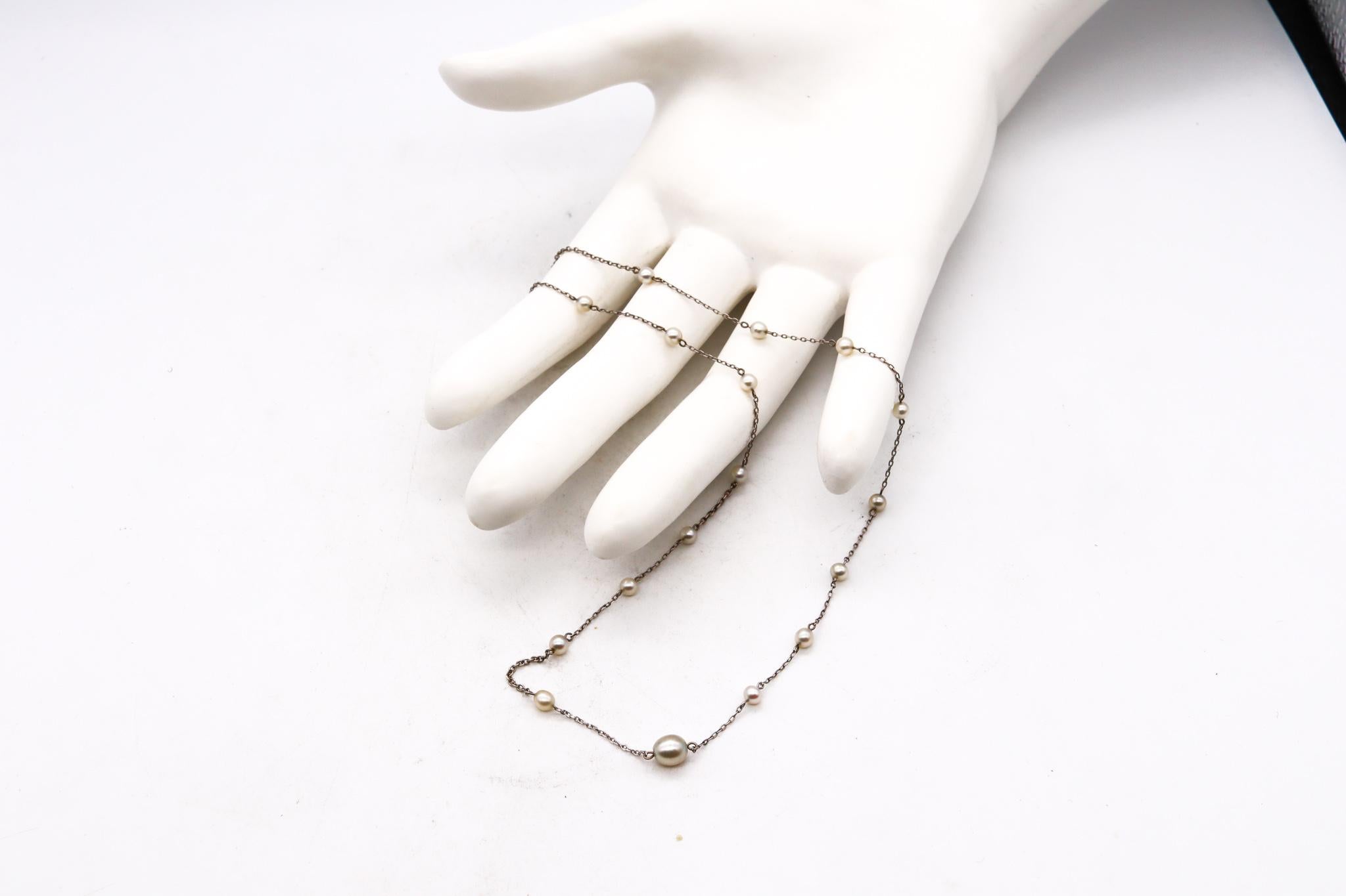 Art deco stations necklace-chain with Natural Pearls.

Very handsome and delicate piece, with great eye appeal. Created at the beginnings of the 1930's, during the American art deco period (1915-1940).

This necklace was carefully crafted in solid